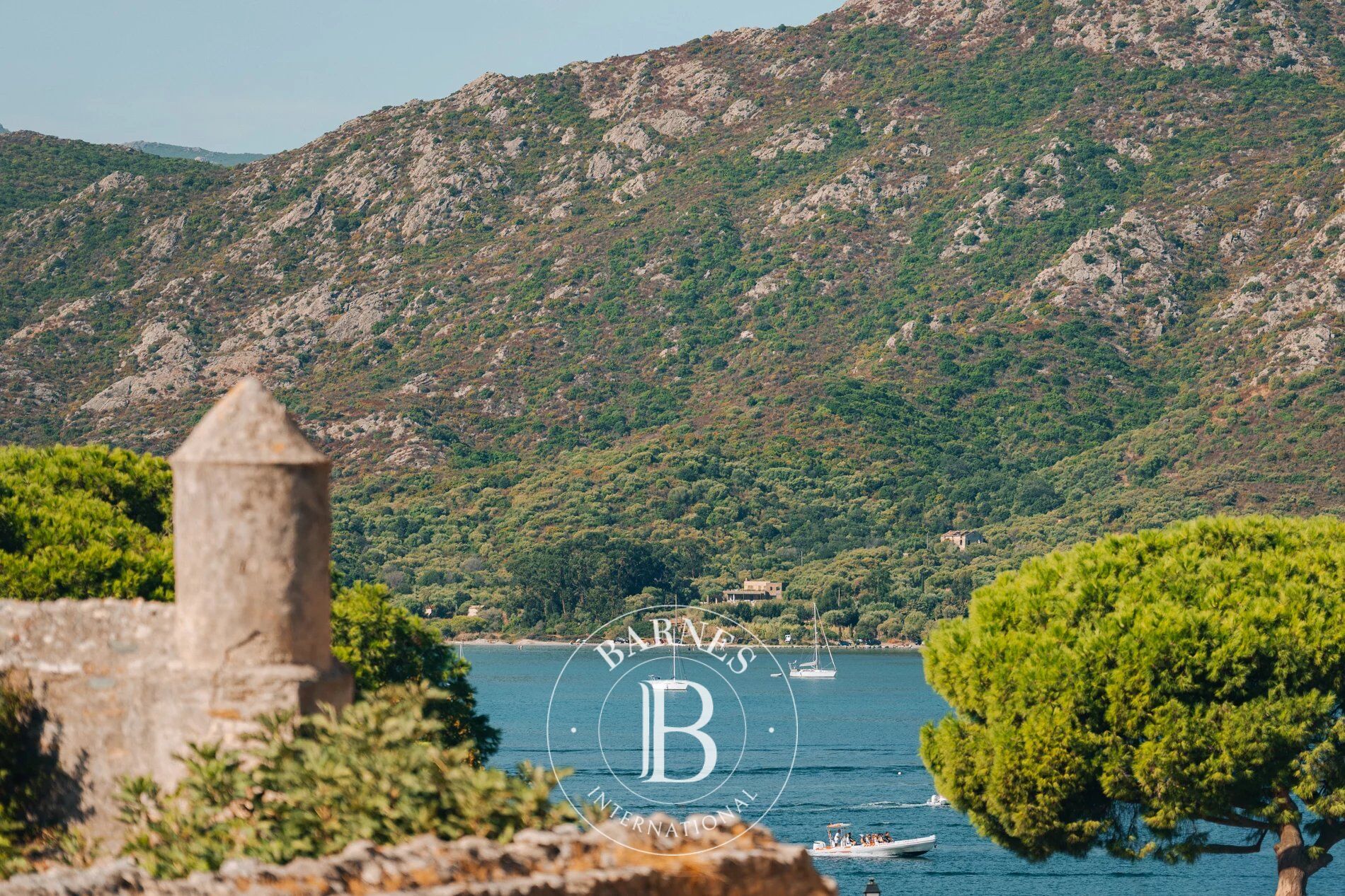 Off Market, Exclusivity, Saint Florent, Luxury Hotel, Swimming Pool, Beach within walking distance - picture 3