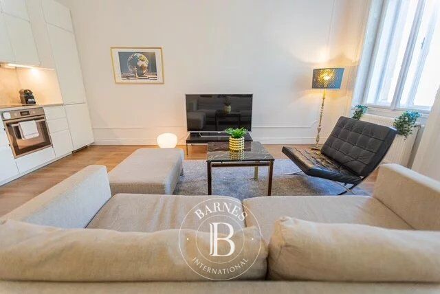 For Rent: 3-Bedroom Downtown Apartment within a 10-Minute Walk of Parliament and the Danube - picture 2