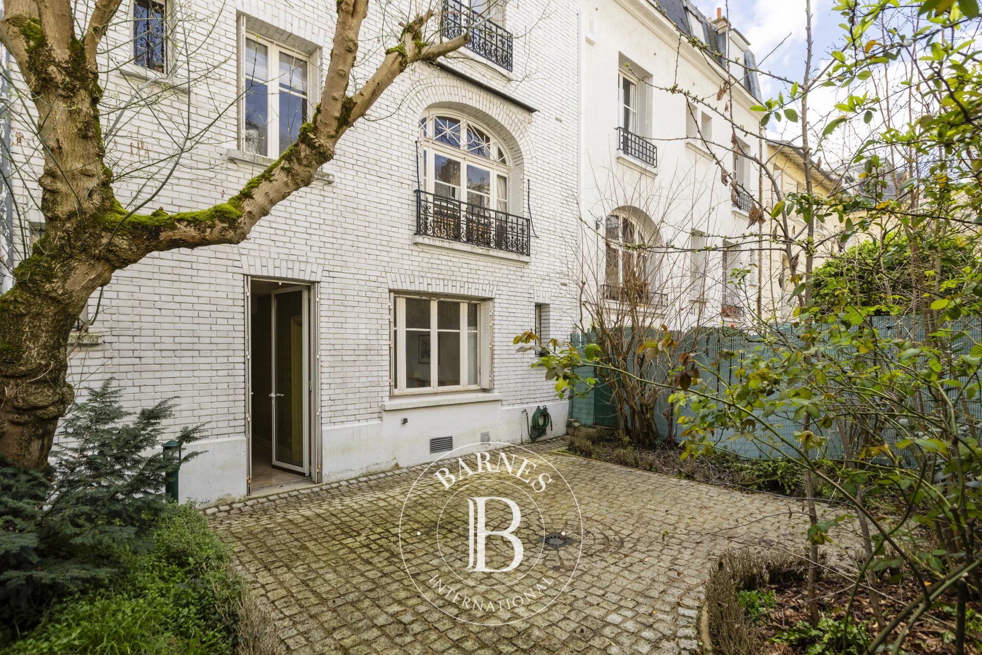 Neuilly - Saint James - Hôtel particulier avec jardin / terrasse - Volumes remarquables - picture 3