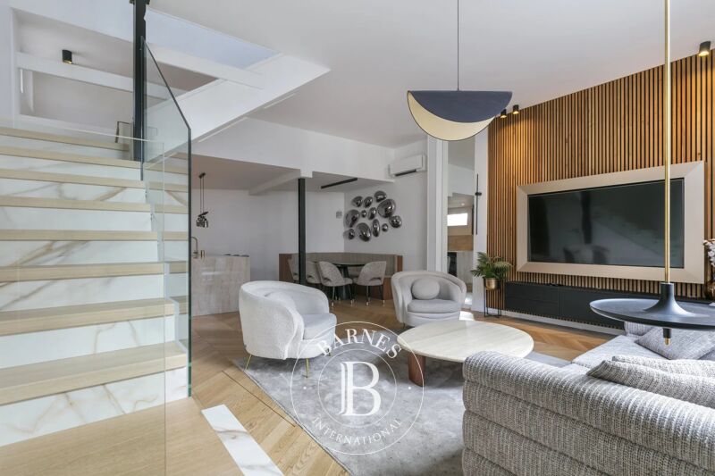 COURBEVOIE APPARTEMENT EN DUPLEX ESPRIT LOFT