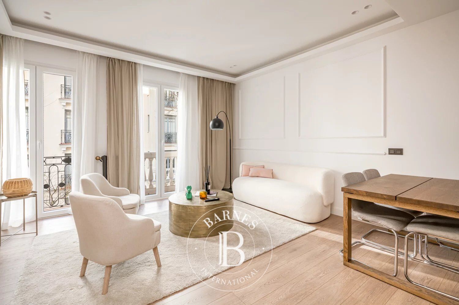 Exclusive furnished apartment with balconies in the heart of Salamanca - picture 3