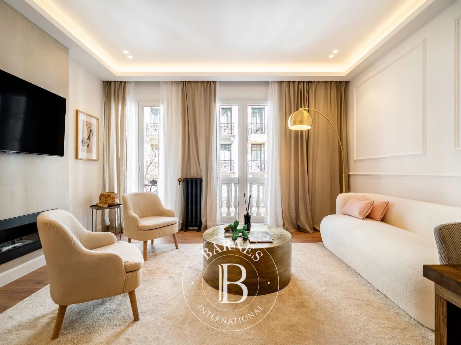 Exclusive furnished apartment with balconies in the heart of Salamanca - picture 1