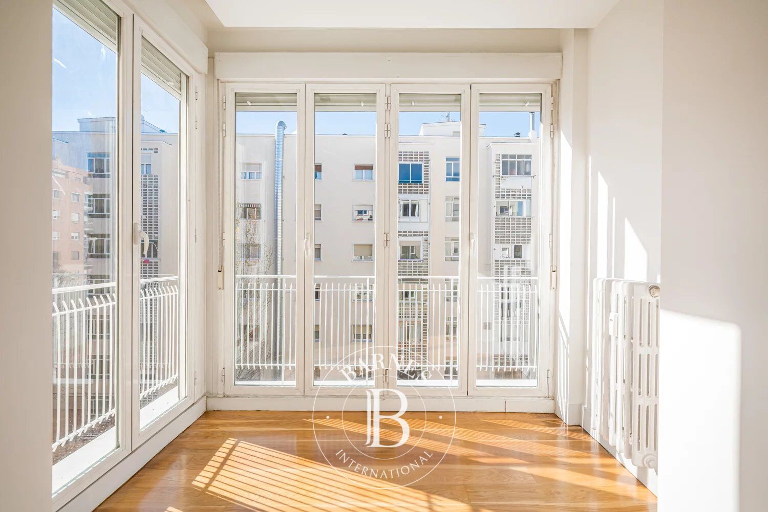 Bright family apartment in El Viso with garage - picture 2