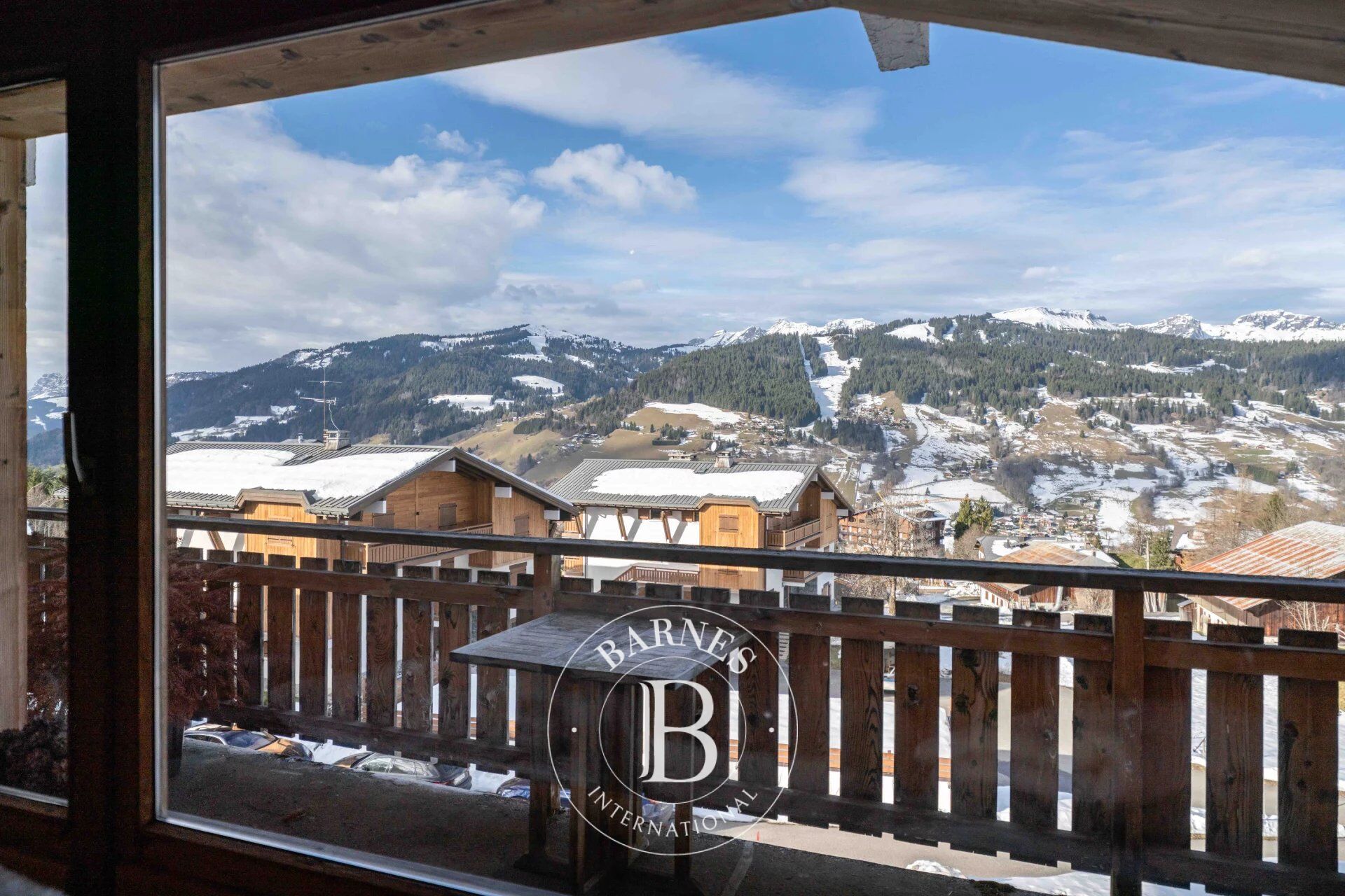 MEGÈVE – APPARTEMENT DE CHARME 5 CHAMBRES PROCHE DES PISTES DU MONT D’ARBOIS - picture 2