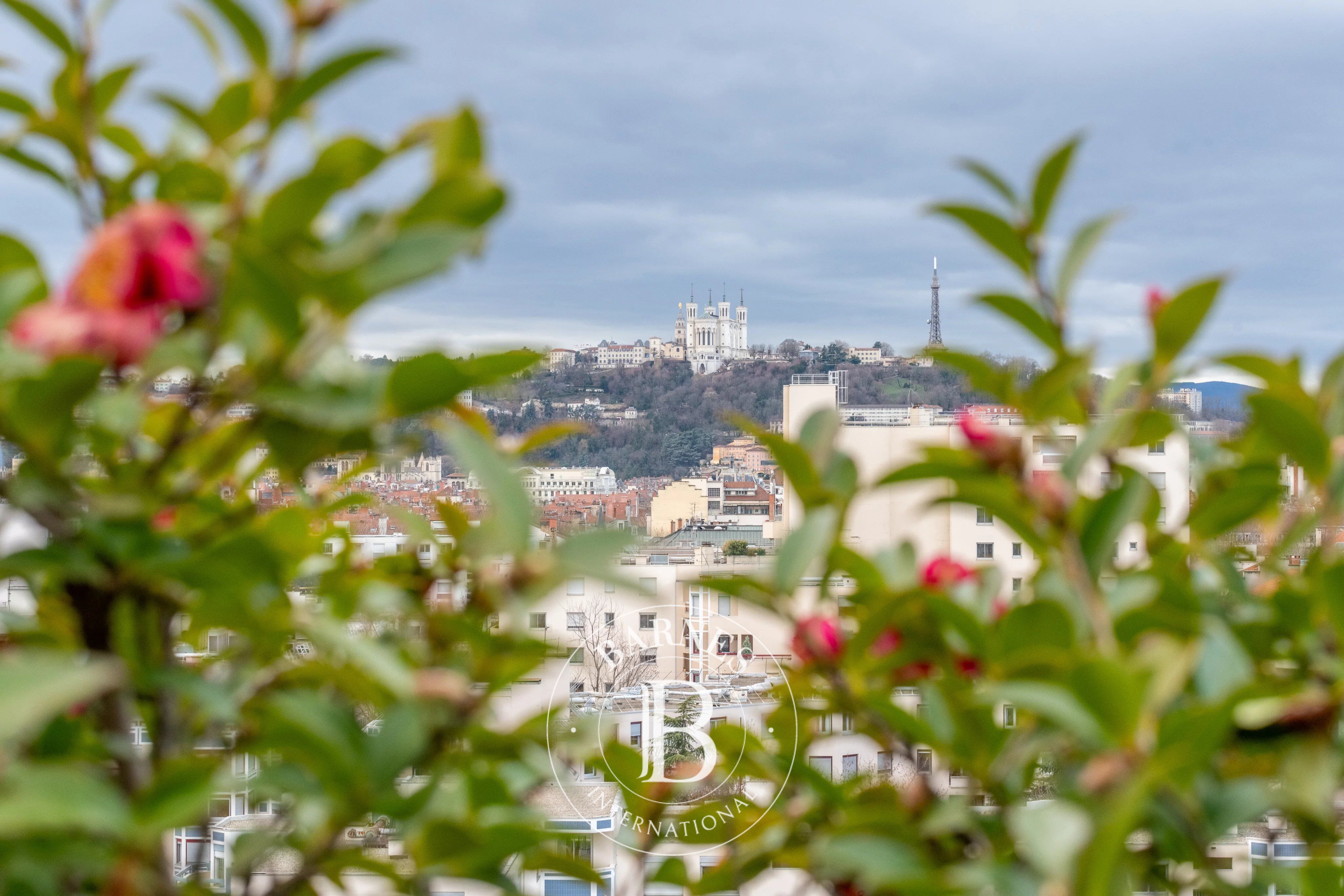 Lyon 6th – Rooftop Apartment – 65.05 sq m – 1 Bedroom – 35 sq m Terrace - picture 2
