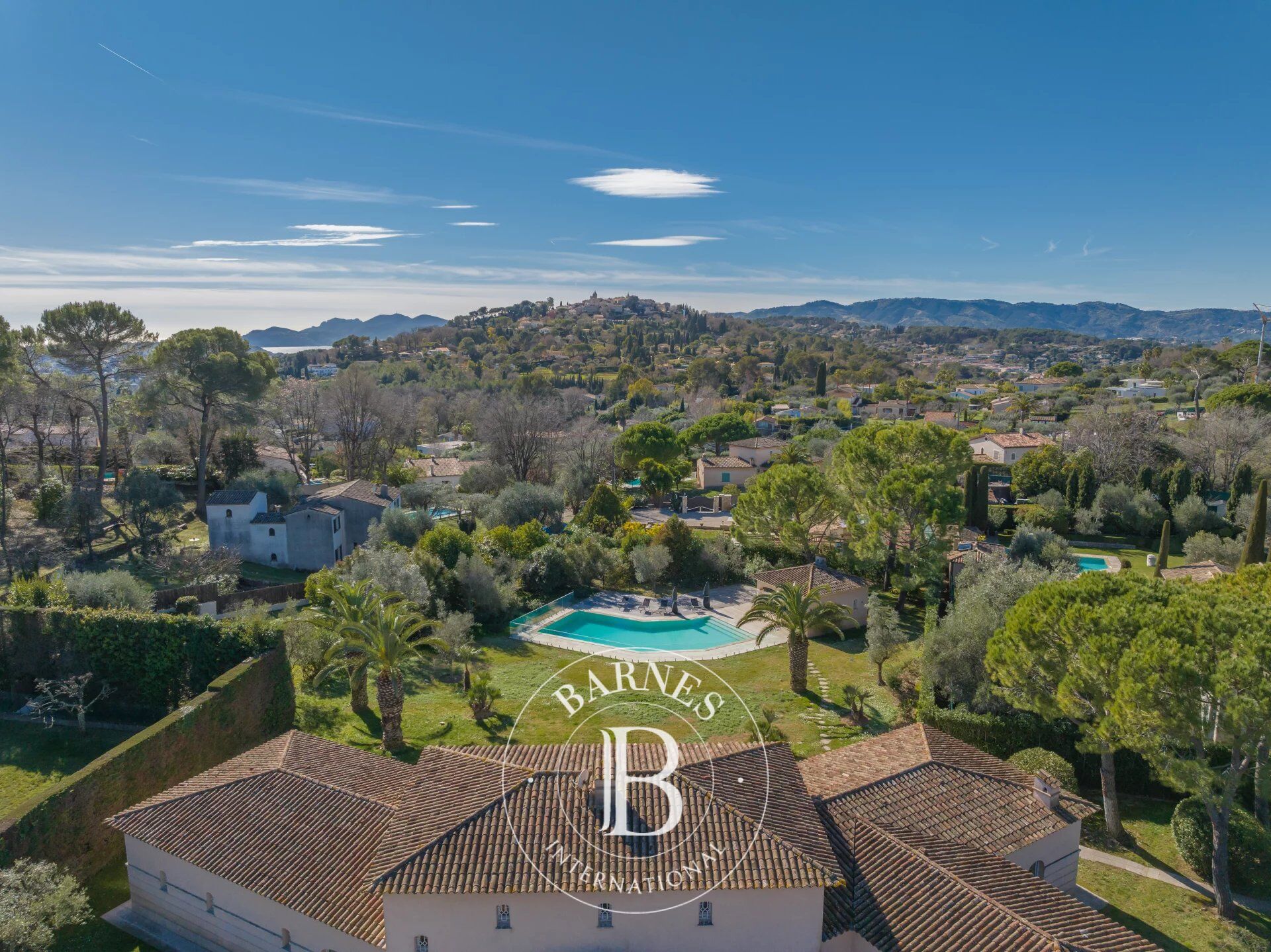 MOUGINS - PRIME LOCATION - picture 3