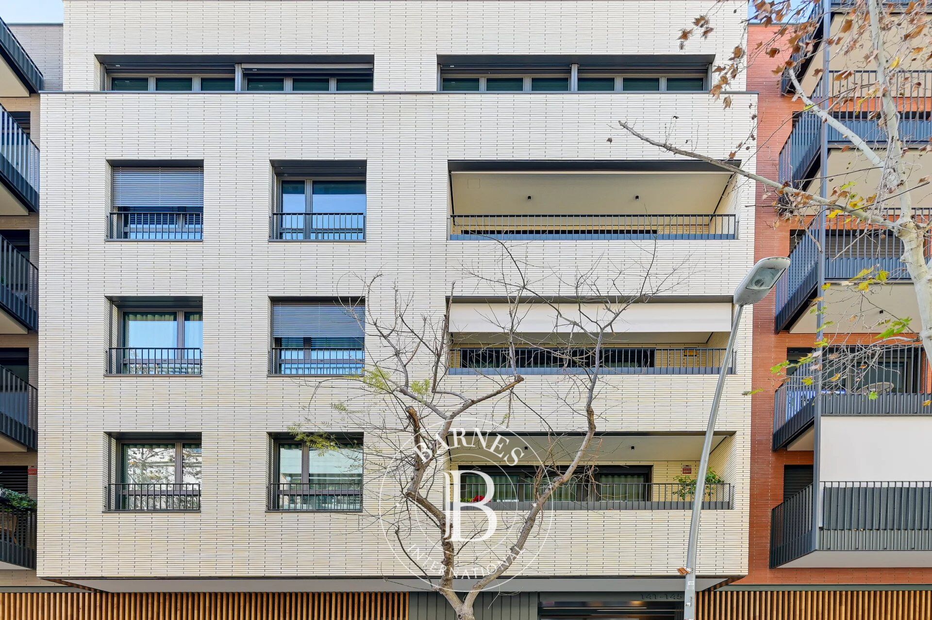 Élégant appartement en rez-de-chaussée avec terrasses privées dans l’un des meilleurs quartiers de Barcelone - picture 2