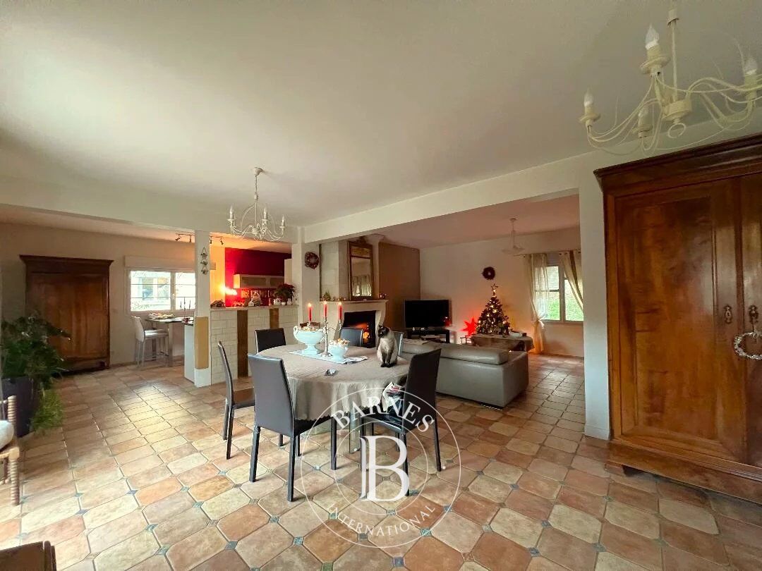 PROCHE TOURS - Charming property in a green setting - picture 2