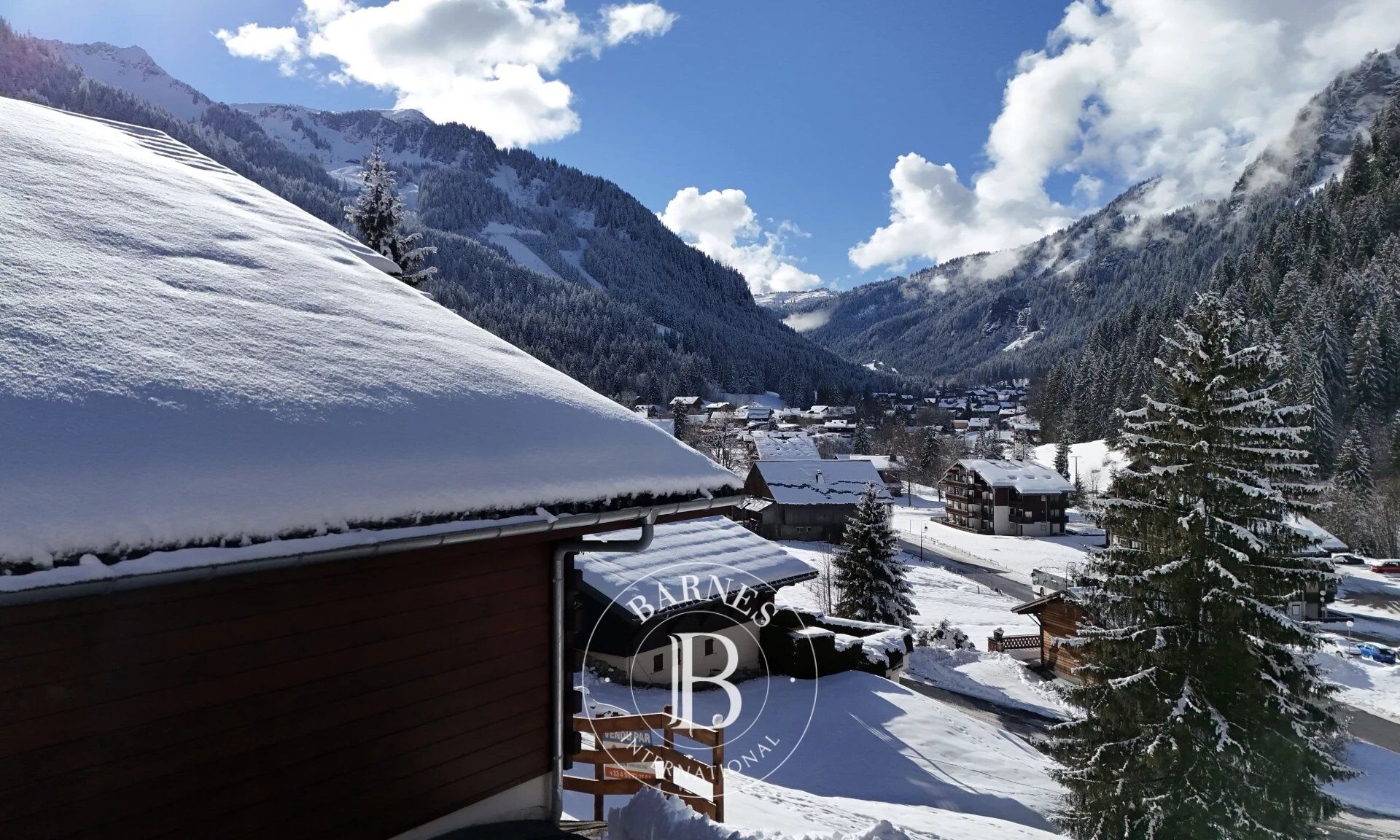 Châtel – 6-Bedroom Family Chalet – Close to the Village Centre – Open Mountain Views - picture 1