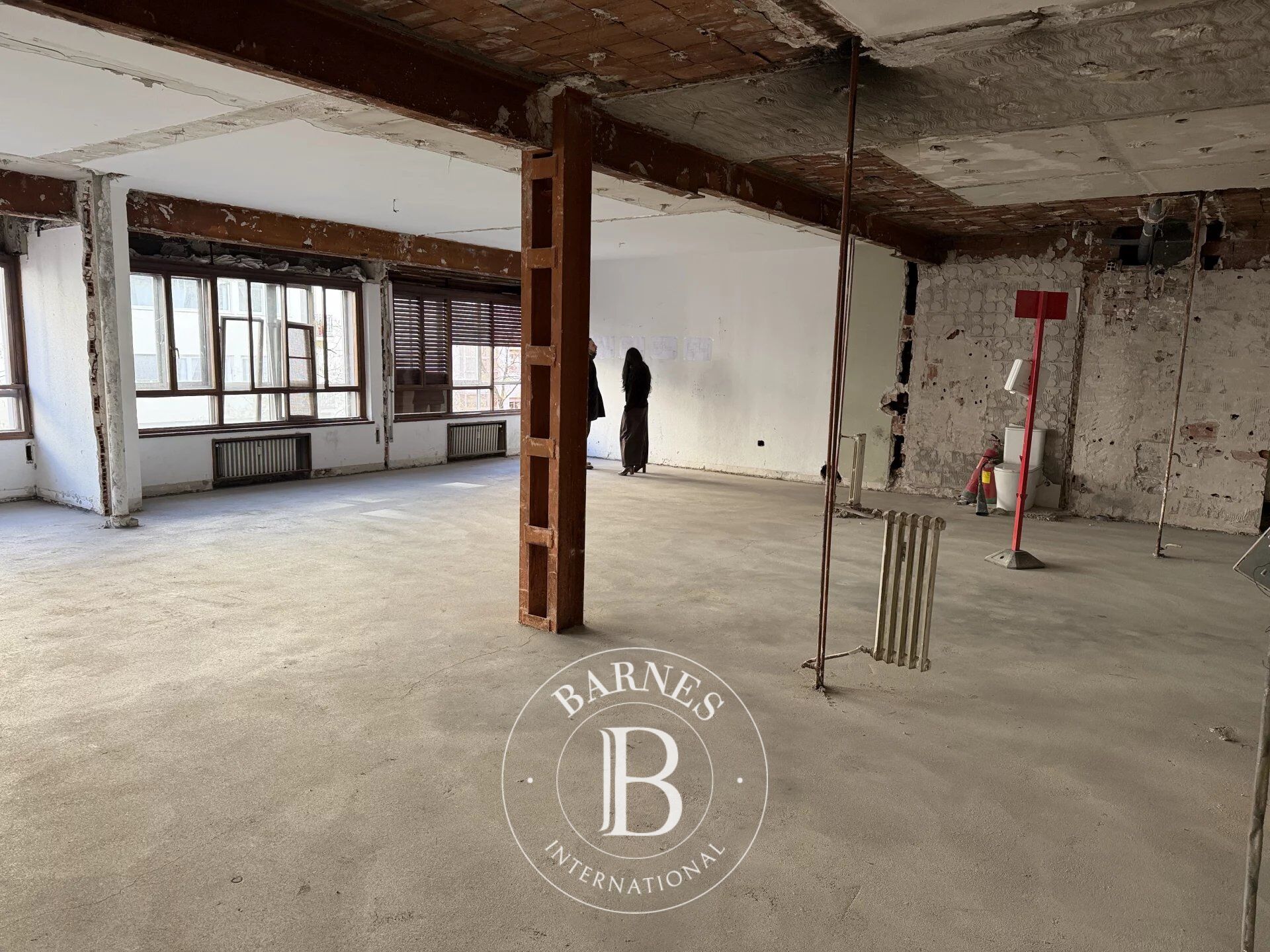 Geräumige Außenwohnung mit luxuriösem Renovierungsprojekt in Retiro - picture 2