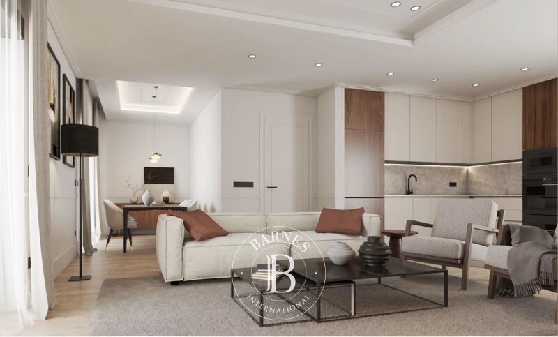 Ampio appartamento esterno con progetto di ristrutturazione di lusso a Retiro