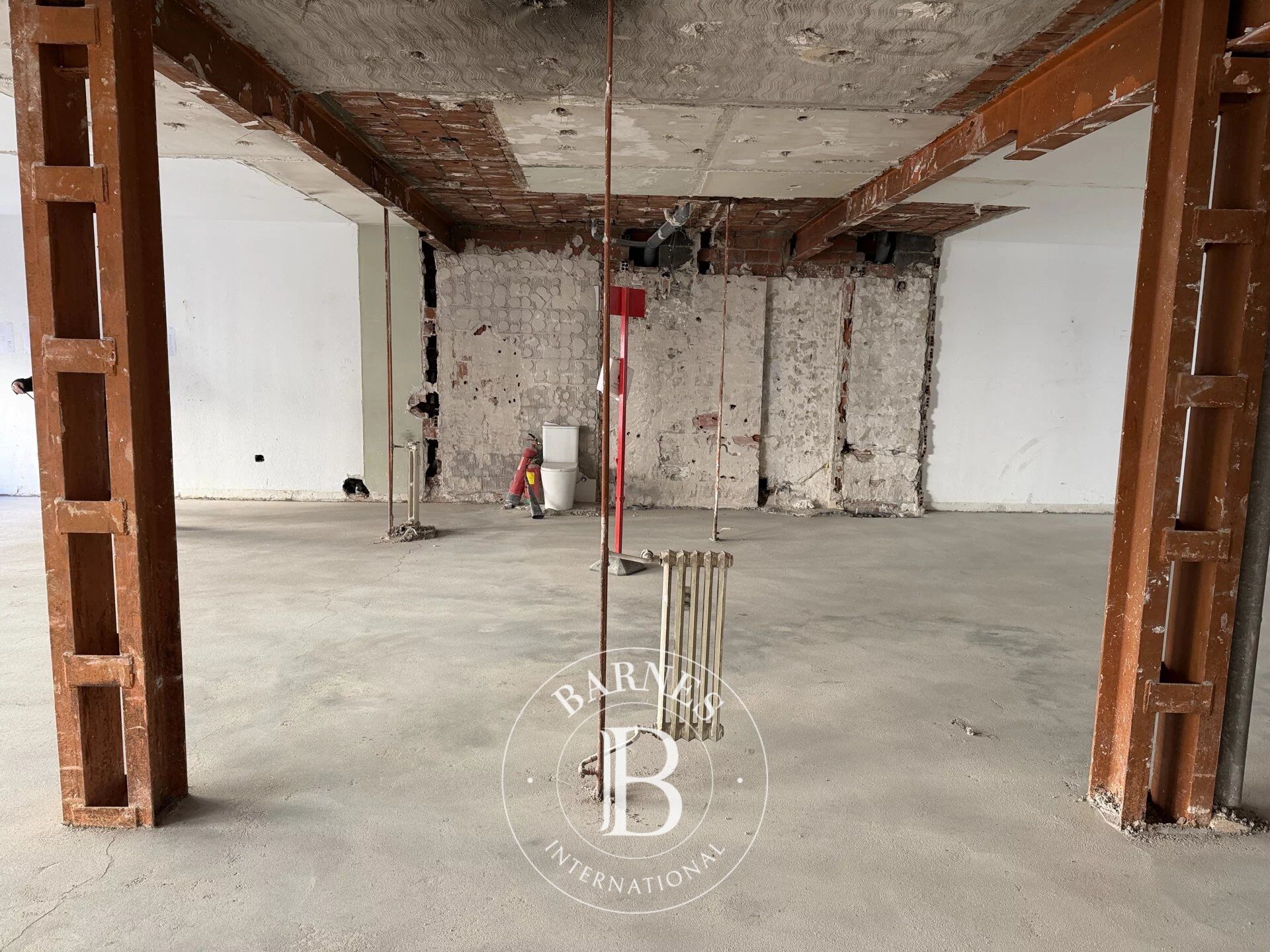 Geräumige Außenwohnung mit luxuriösem Renovierungsprojekt in Retiro - picture 3