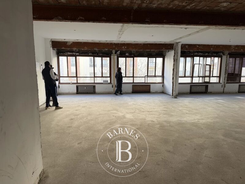 Spacious exterior flat with luxury renovation project in Retiro