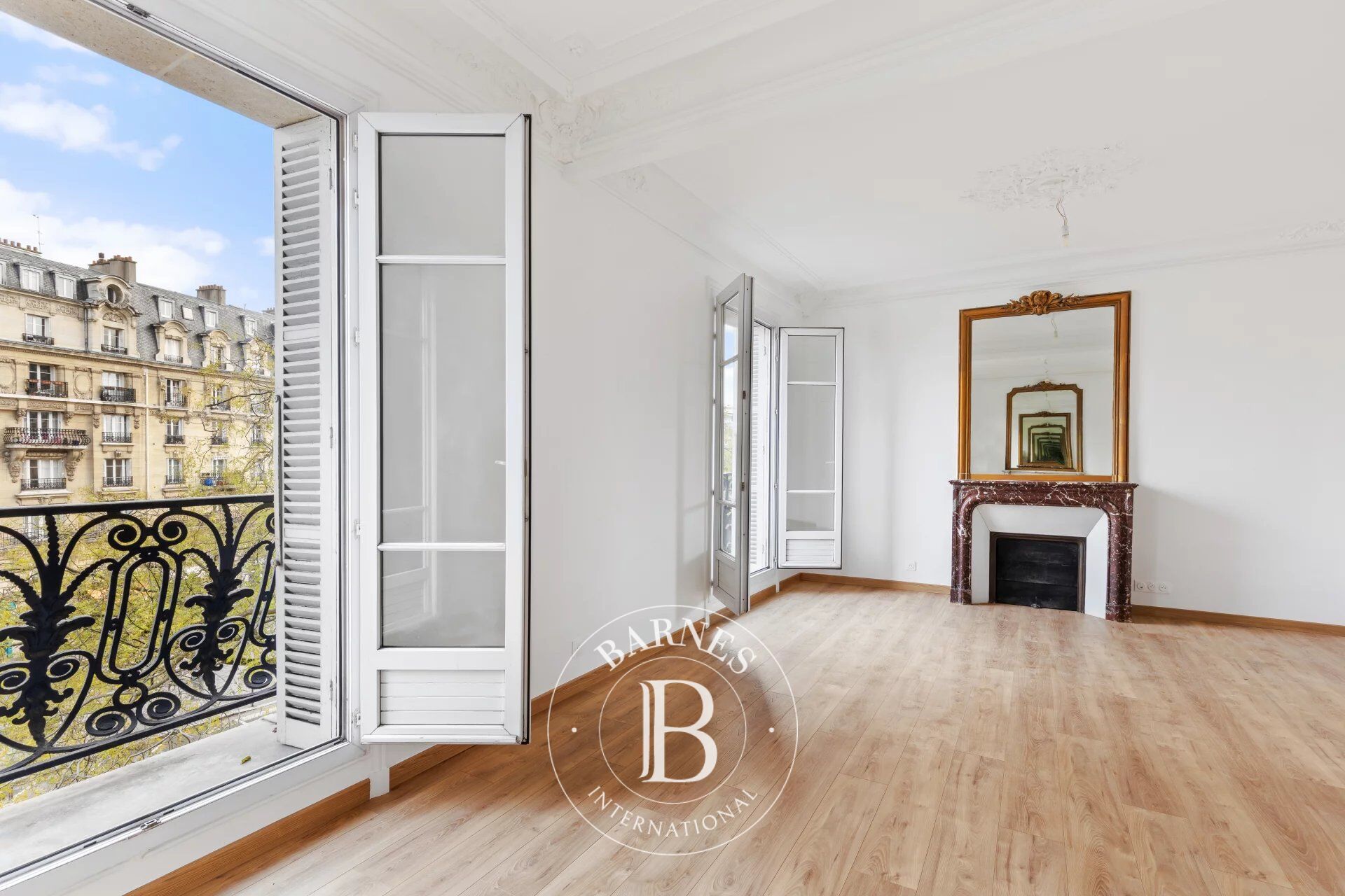 Exclusivité - Entre Nation et rue du Rendez vous - appartement entièrement rénové - charme de l'ancien - picture 2