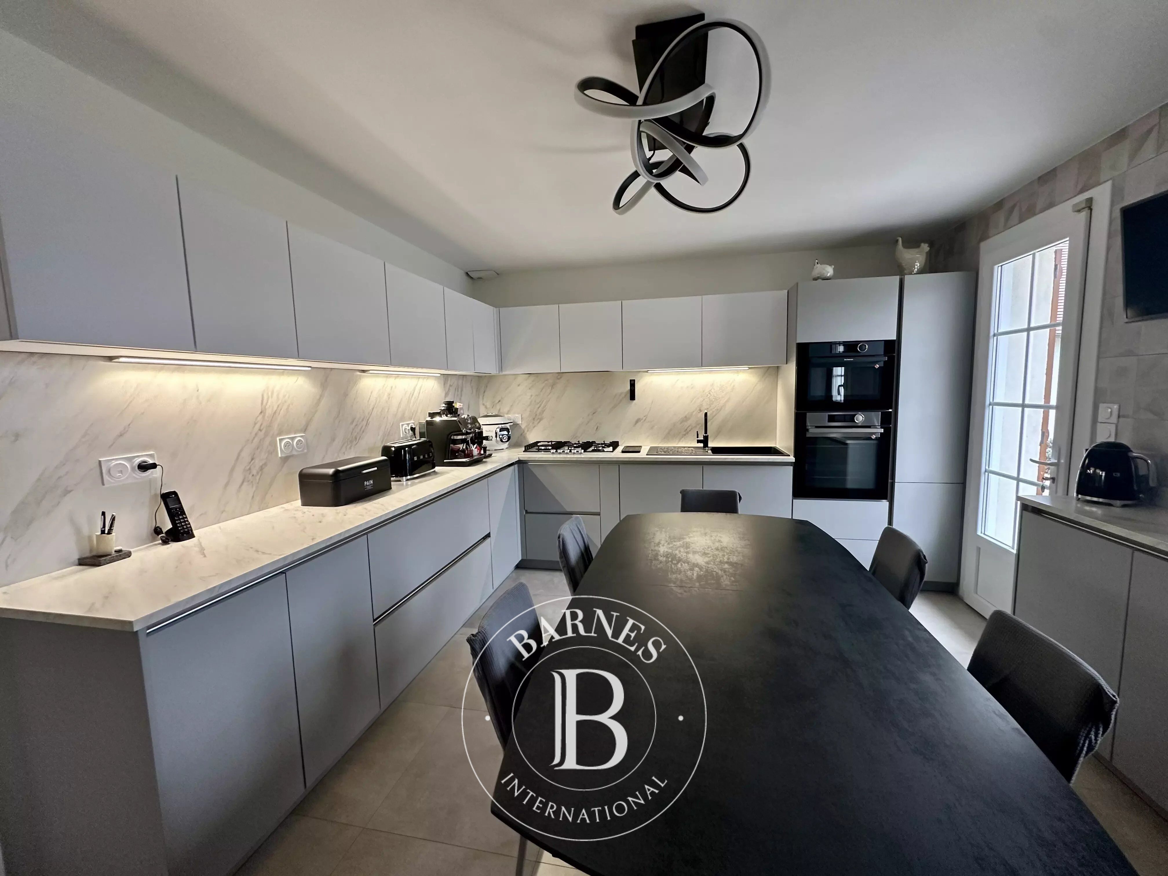 MAISON 5 CHAMBRES SAINT-PRYVÉ-SAINT-MESMIN AVEC JARDIN - picture 1