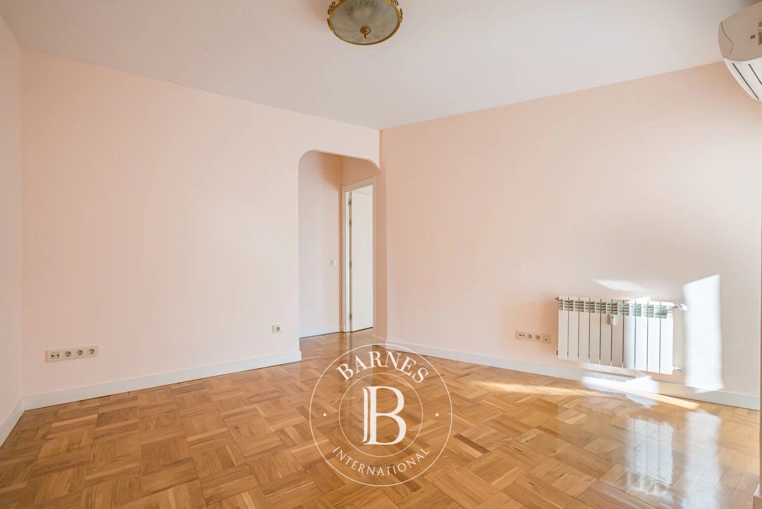 Sixième étage lumineux avec garage à Jorge Juan - picture 2