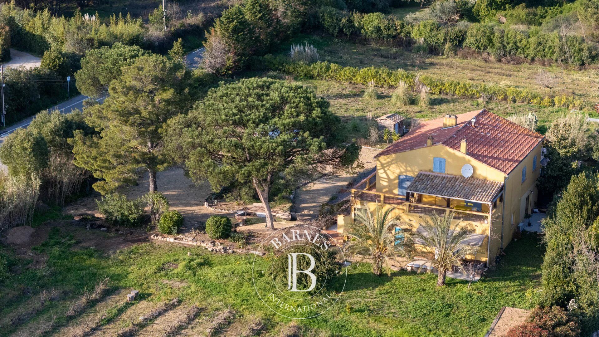 RAMATUELLE SAINTE-ANNE – HOUSE DIVIDED INTO 4 APARTMENTS - picture 1