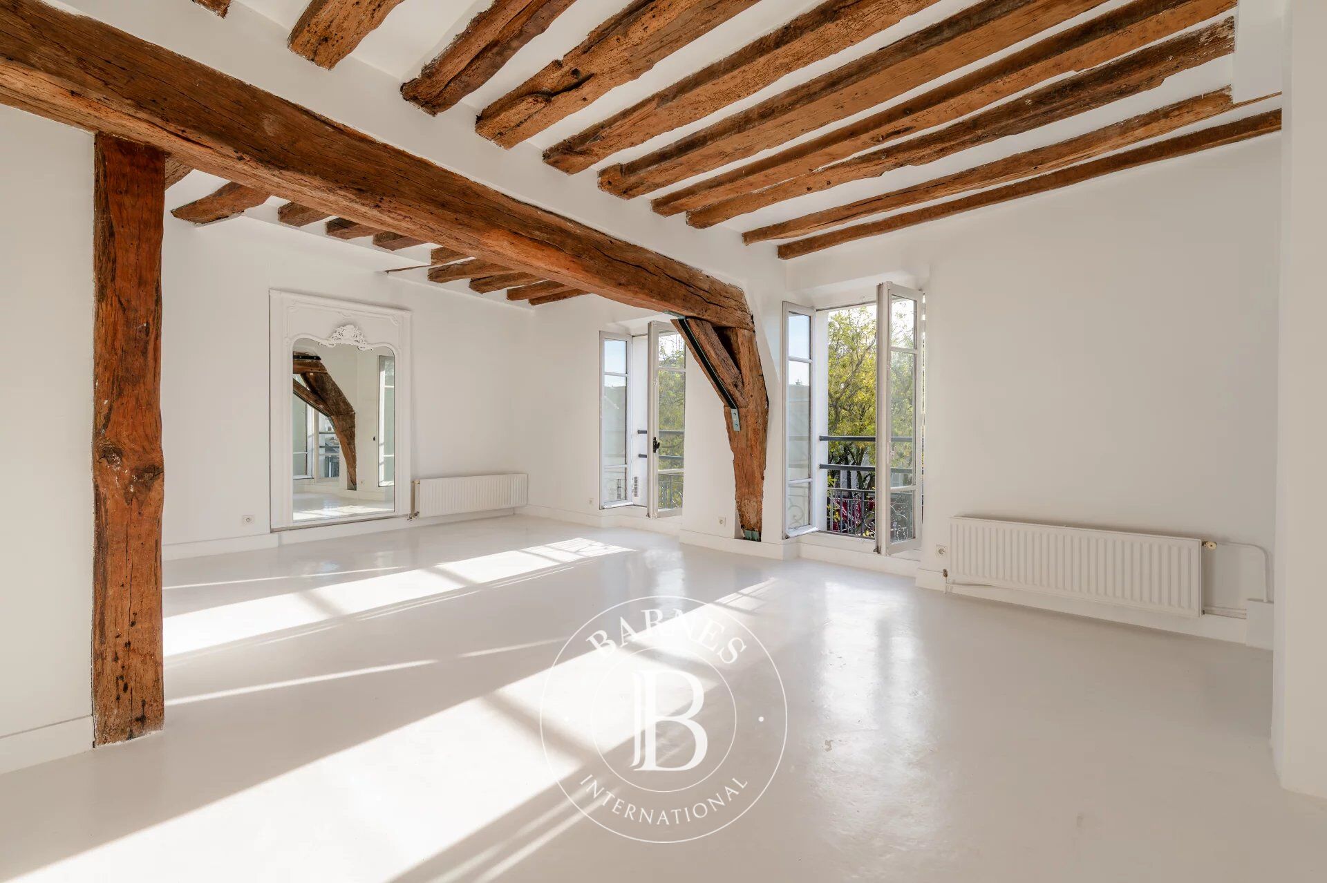 Paris 18ème - PLACE DU TERTRE - 2ème ETAGE - DUPLEX-  3 CHAMBRES - LUMIERE - BEAUX VOLUMES - VUE DEGAGEE - picture 2