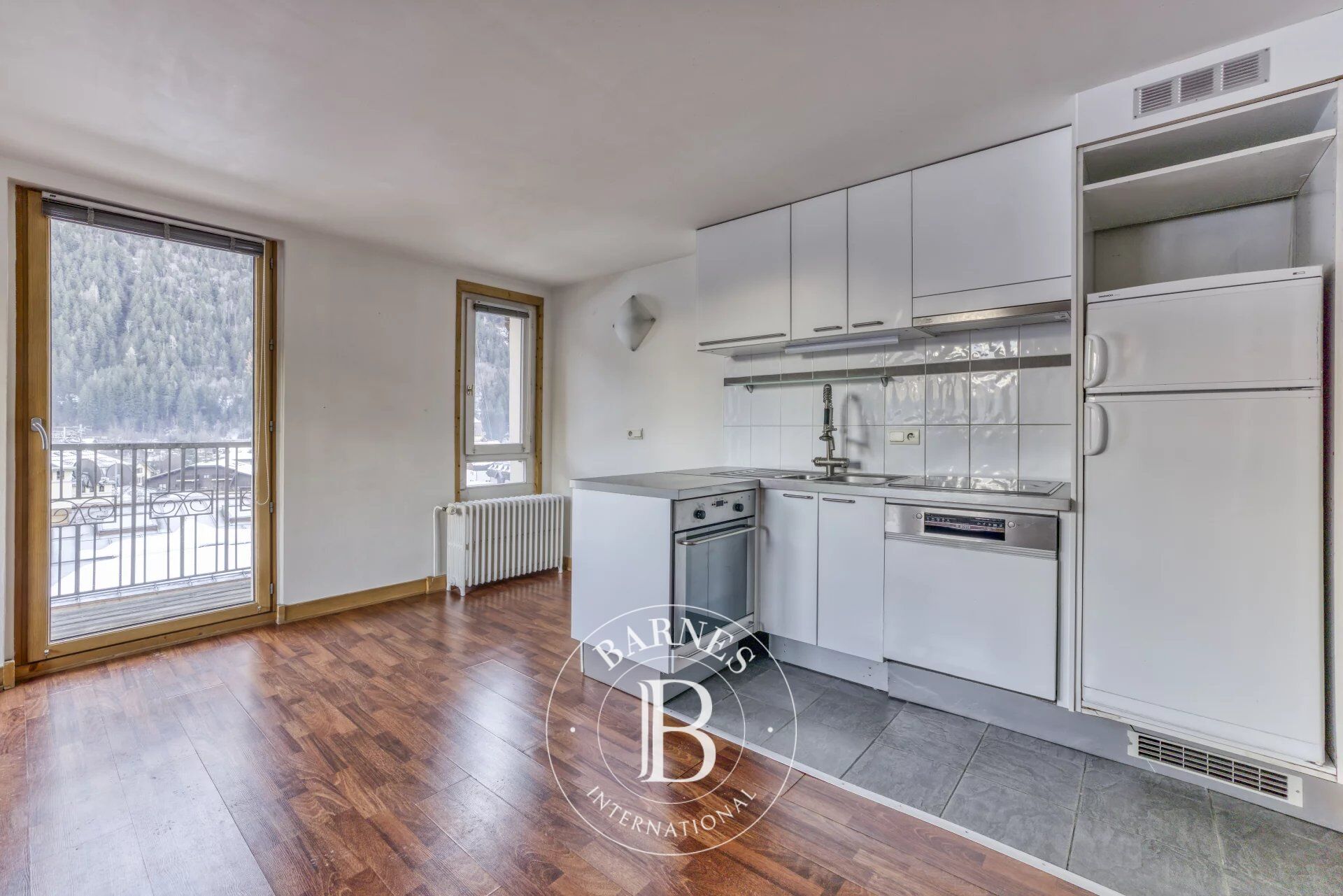 BARNES CHAMONIX - CHAMONIX CENTRE - FOUR BEDROOM APARTMENT -  EXCEPTIONAL MONT BLANC VIEWS - picture 3