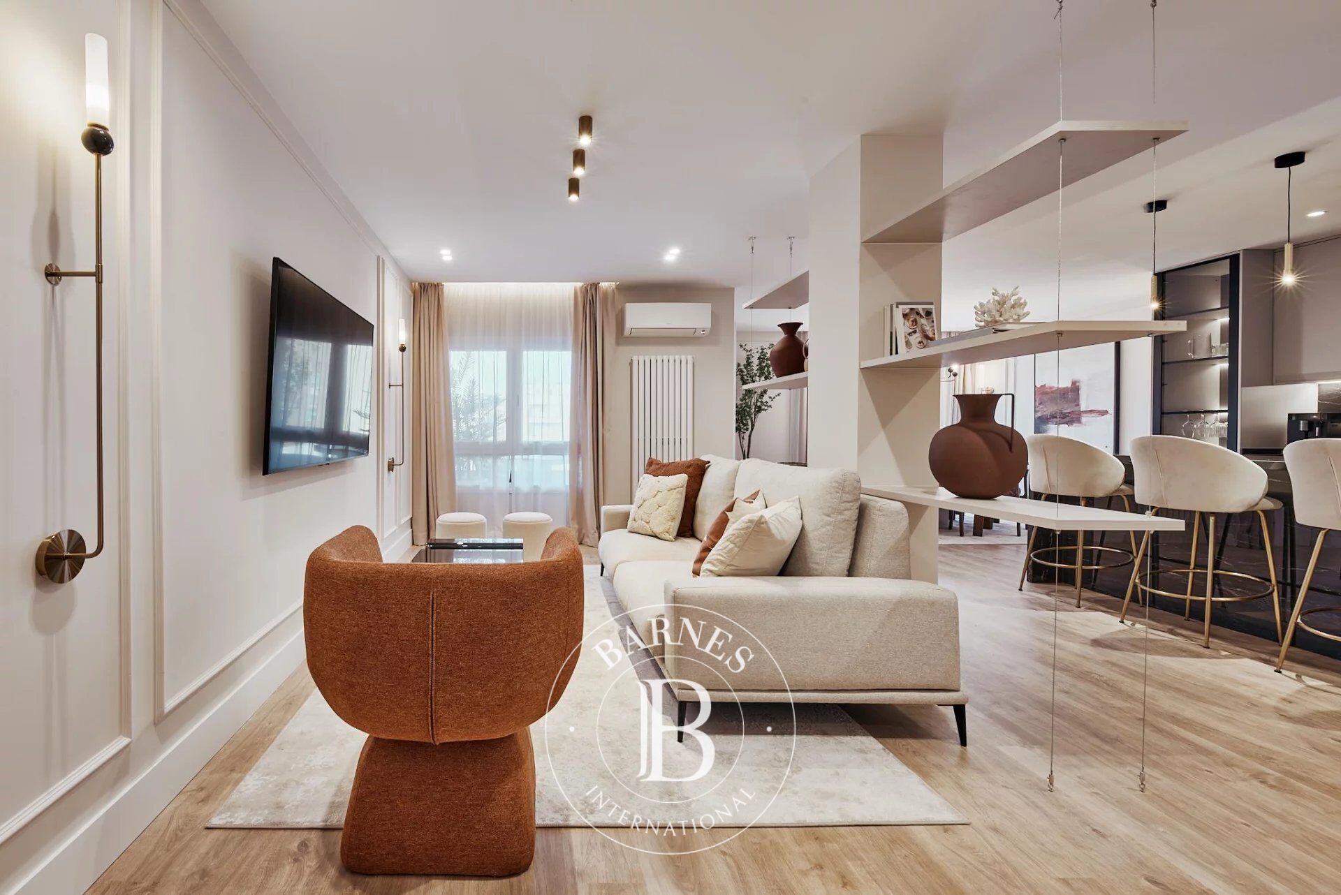 Appartement Meublé et Entièrement Rénové à Neuf à Castellana - Salamanca - picture 2