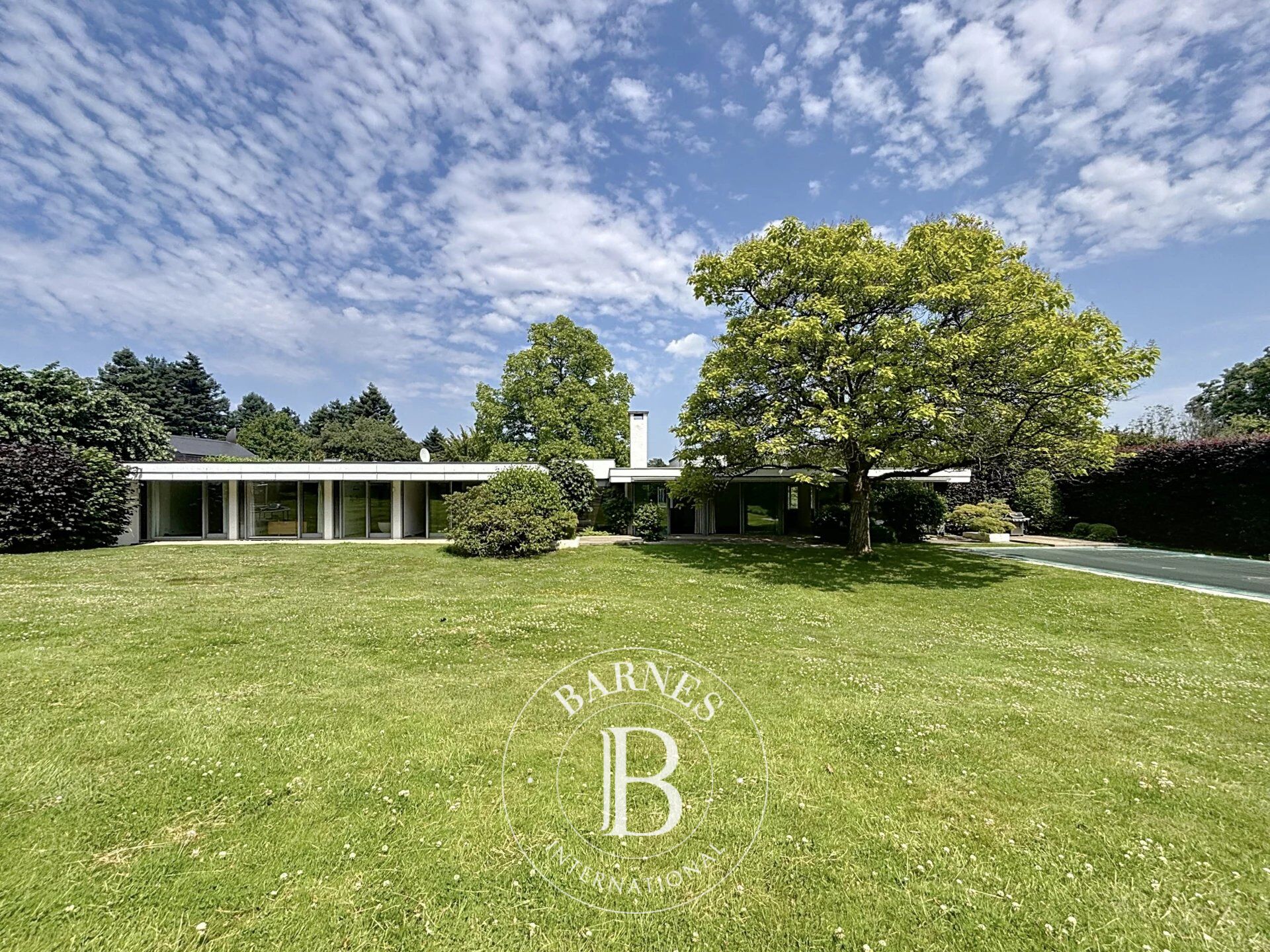 Uccle - Fort Jaco - Magnificent villa with garden and swimming pool - picture 1