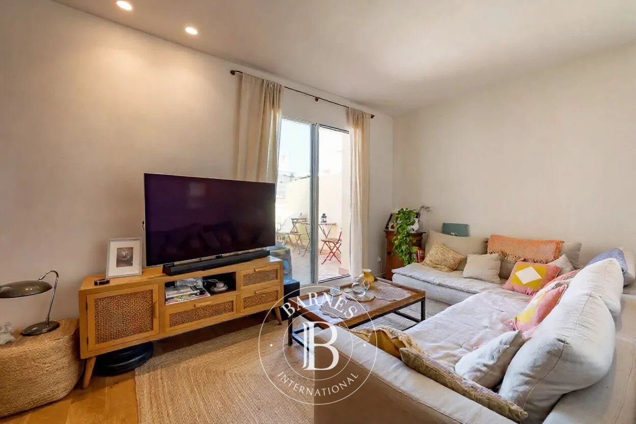 Penthouse with terrace in Trafalgar - picture 2