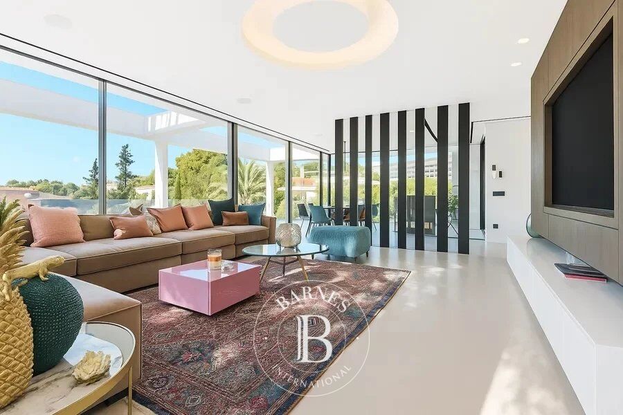 Villa contemporaine de cinq chambres avec vue panoramique sur la mer à Bendinat - picture 2