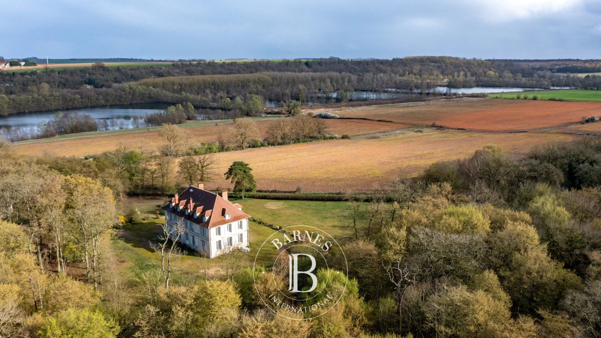 Maison de maître rénovée – Domaine de 1,3 hectare - picture 3