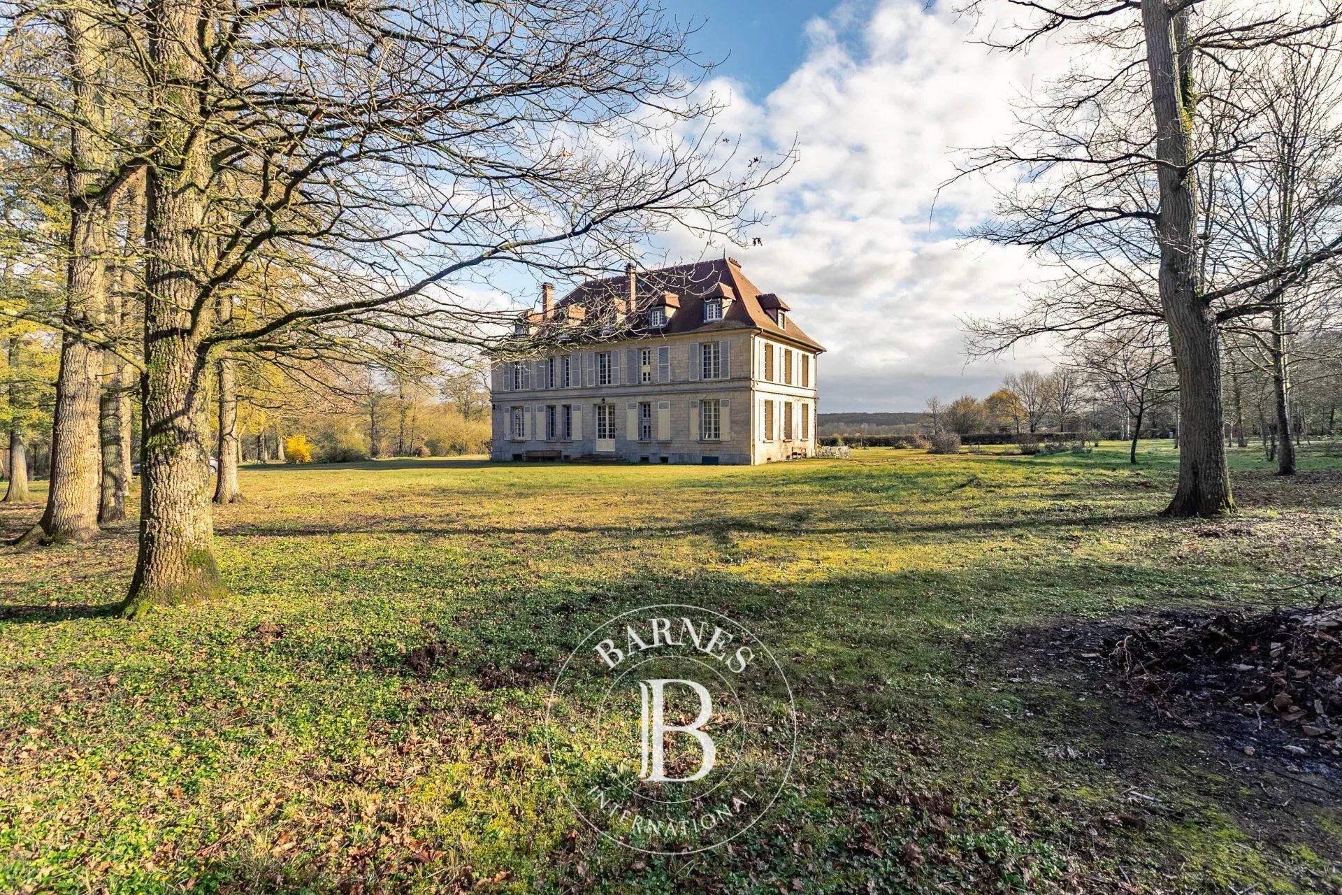 Maison de maître rénovée – Domaine de 1,3 hectare - picture 1