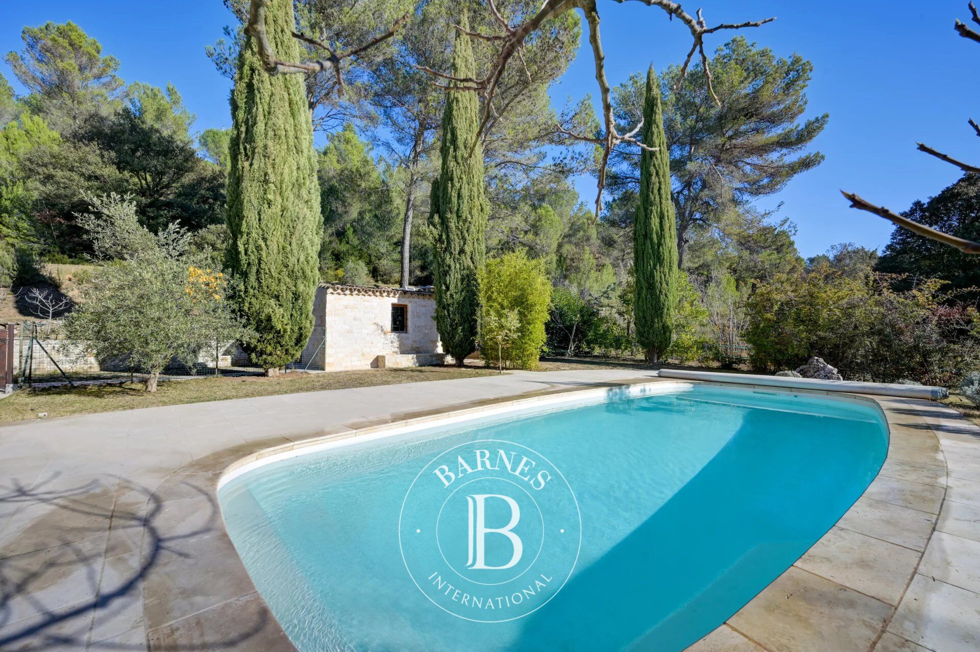 NEAR CITY CENTRE – AIX-EN-PROVENCE – 5 BEDROOMS – INDEPENDENT 1-BED APARTMENT – SWIMMING POOL – 1 HA GARDEN – NEAR INTERNATIONAL SCHOOLS - picture 2