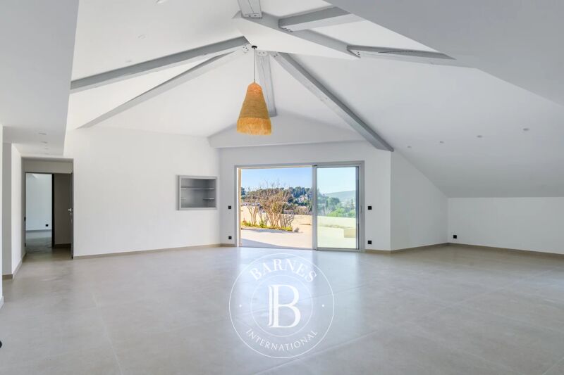 VENTE - CASSIS - PROCHE CENTRE - VILLA RENOVÉE  -  4 CHAMBRES - PISCINE - VUE VIGNOBLES ET CHÂTEAU