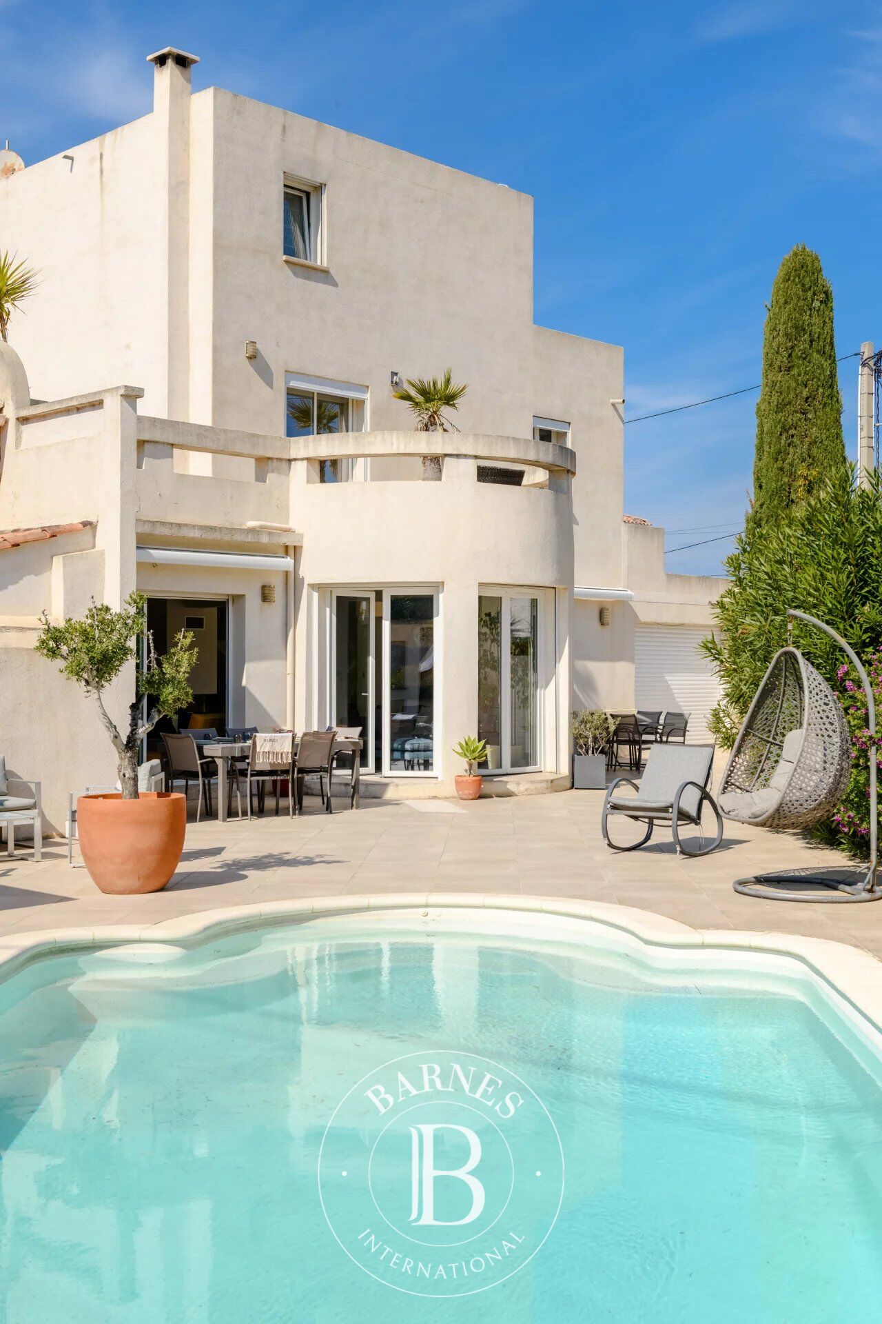 MARSEILLE 8ᵉ – POINTE ROUGE – MAISON FAMILIALE 212 M² – 5 CHAMBRES – PISCINE – TERRASSES – GARAGE - picture 1