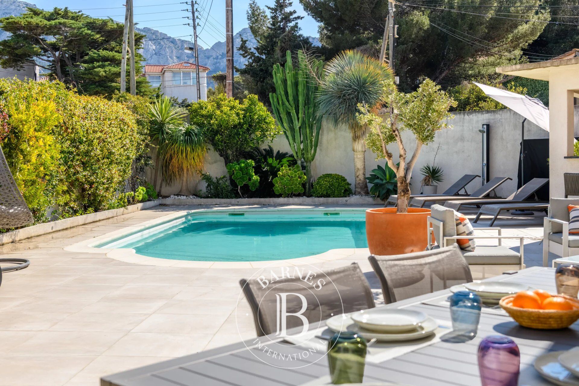 MARSEILLE 8ᵉ – POINTE ROUGE – MAISON FAMILIALE 212 M² – 5 CHAMBRES – PISCINE – TERRASSES – GARAGE - picture 3