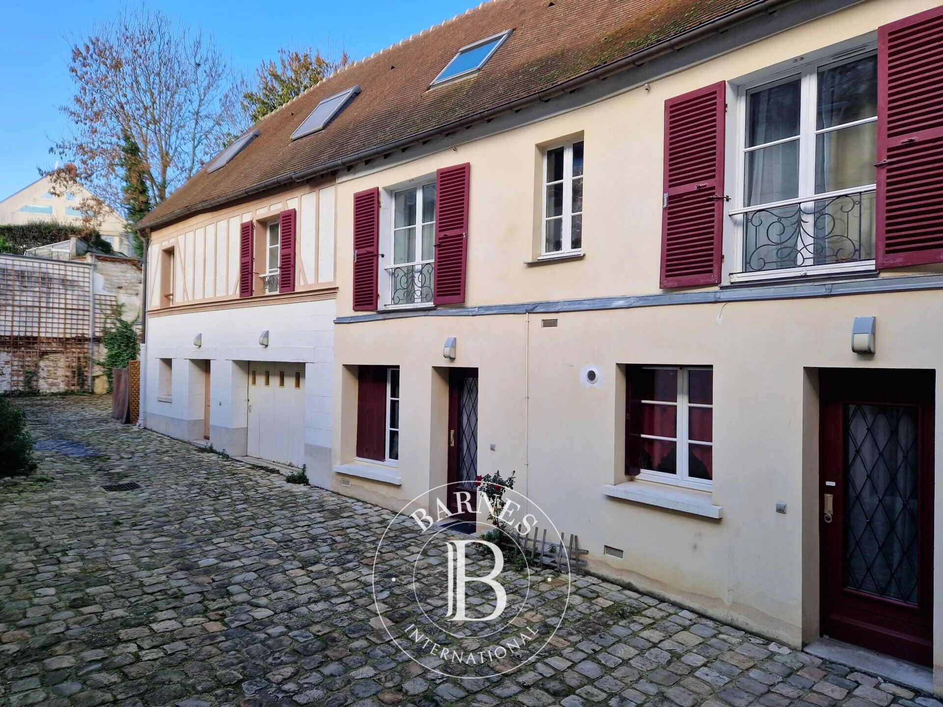 Gebäude Écouen - picture 1