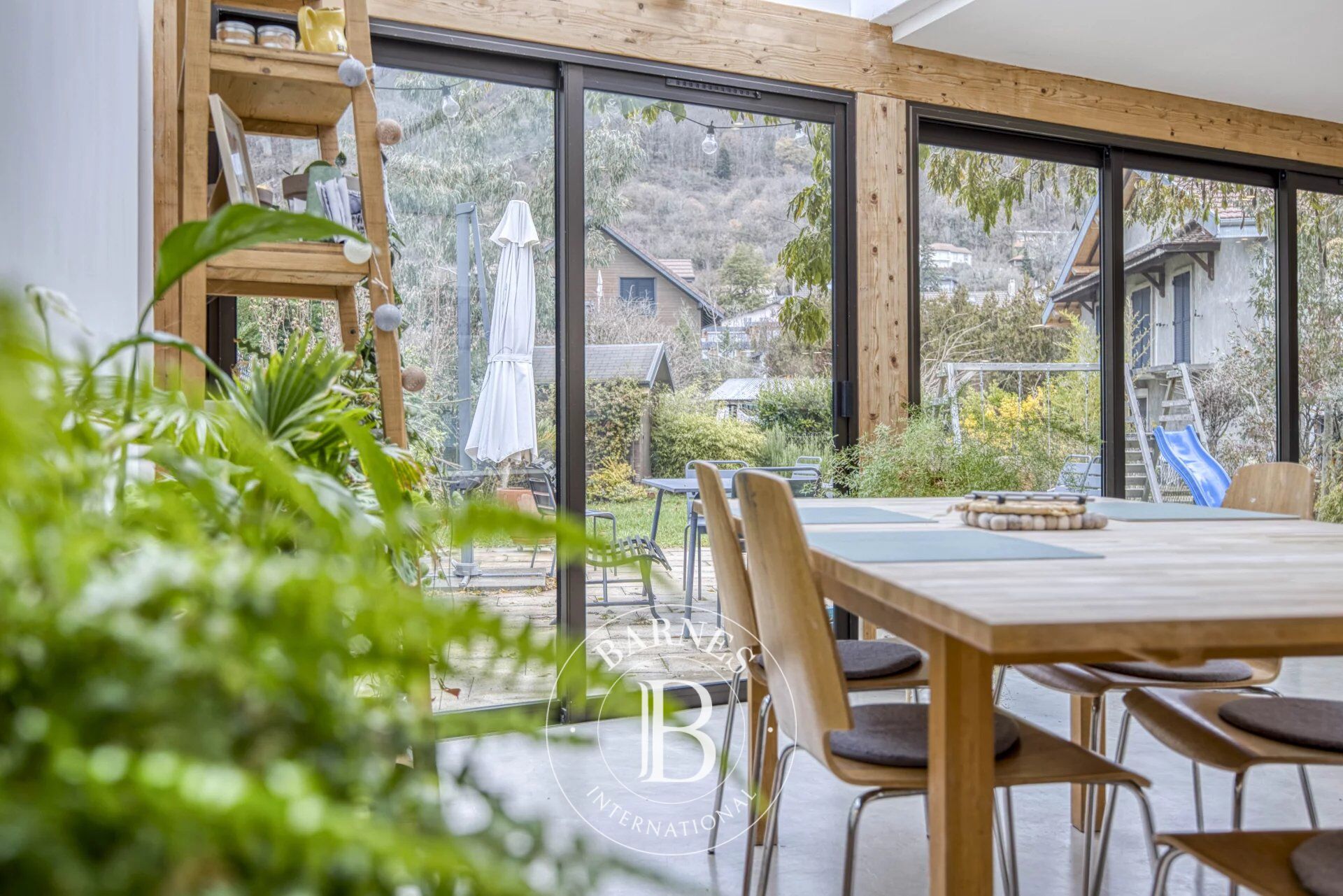 BARNES PAYS DE GEX – DIVONNE-LES-BAINS – APPARTEMENT DE CHARME 5 à 6 PIÈCES – JARDIN PRIVATIF – GARAGES - picture 3