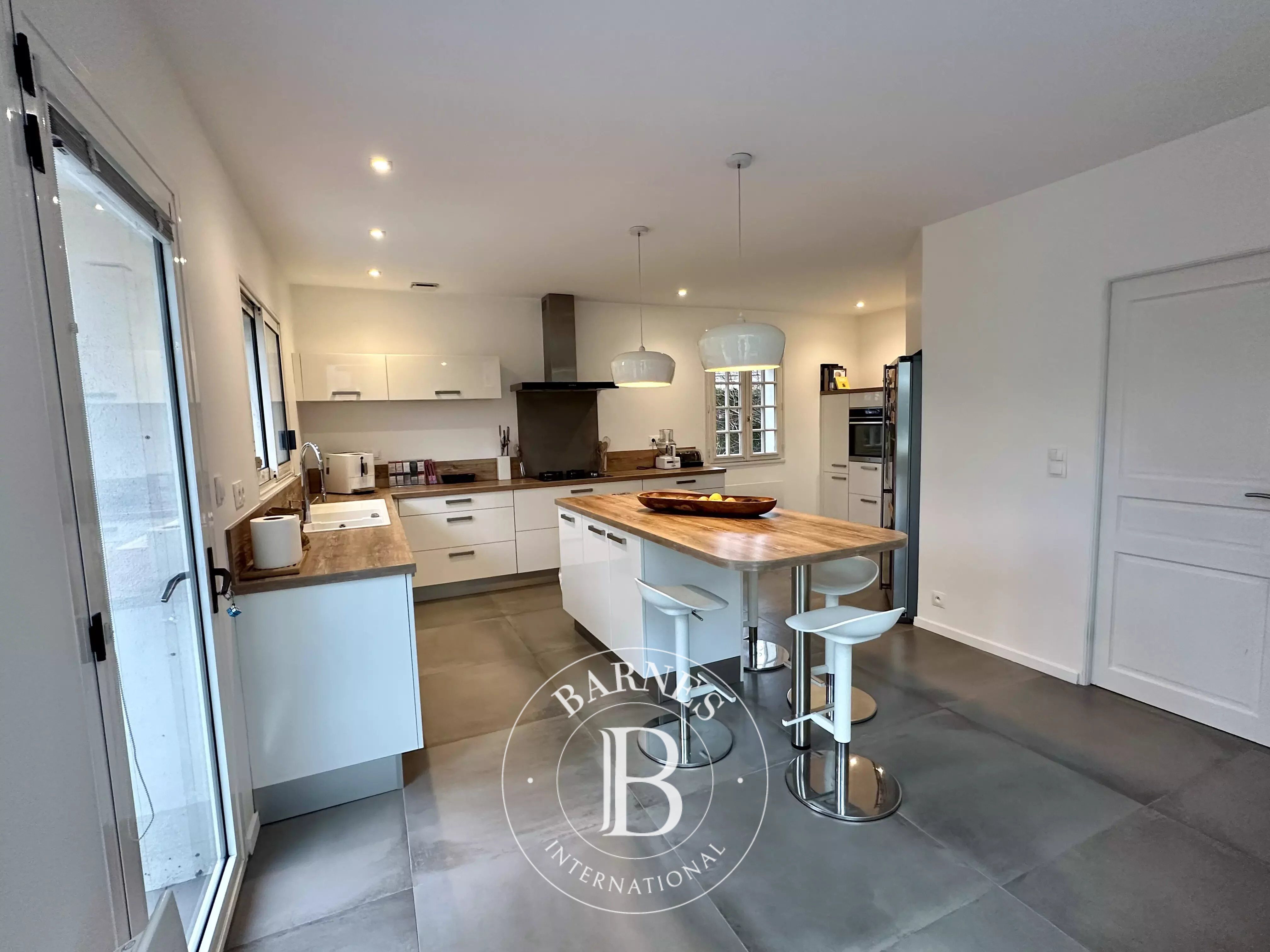 Villa Saint-Denis-en-Val - picture 3