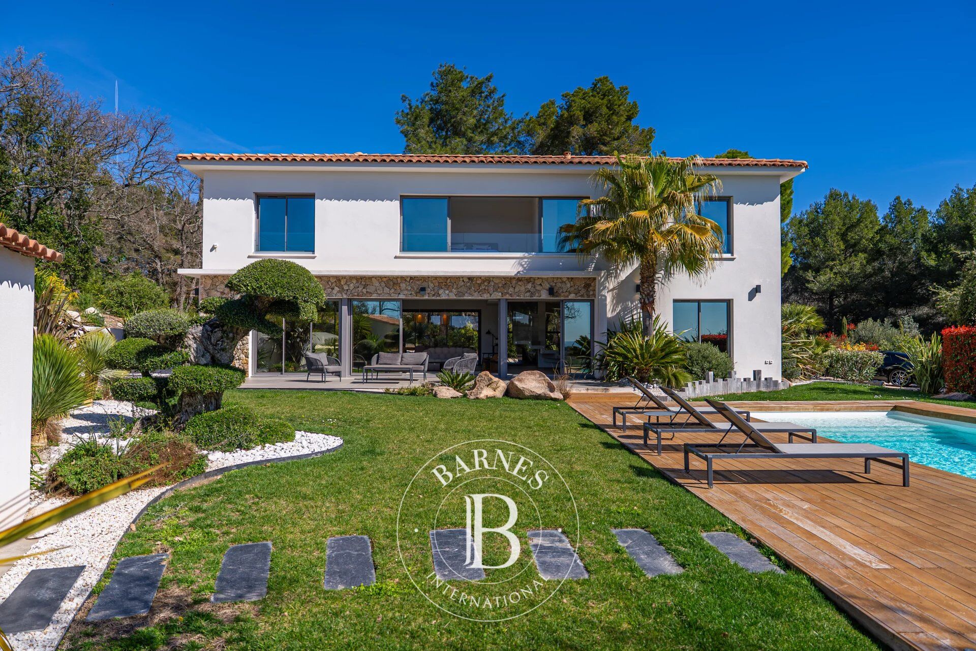 AIX-EN-PROVENCE — VILLA CONTEMPORAINE 220 M² — 4 CHAMBRES - JARDIN 1762M² - PISCINE  - VUE PANORAMIQUE - picture 2