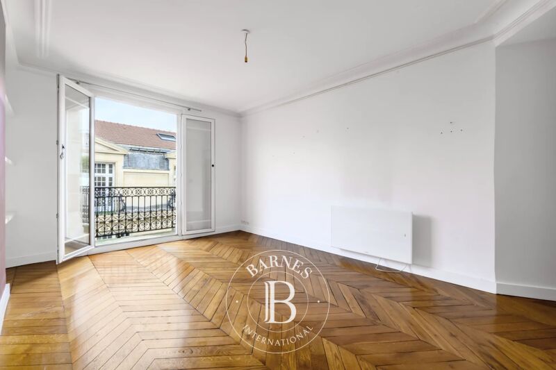 Apartment for sale - Paris 3 - Enfants Rouges - 2 bedrooms - Balcony
