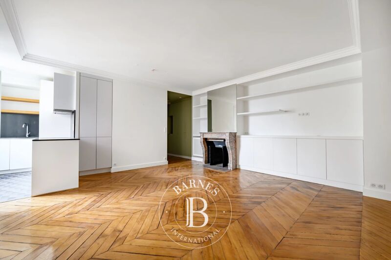 Apartment for sale - Paris 3 - Enfants Rouges - 2 bedrooms - Balcony
