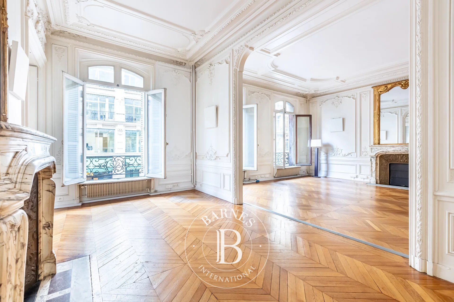 Piso Paris 8ème - picture 2