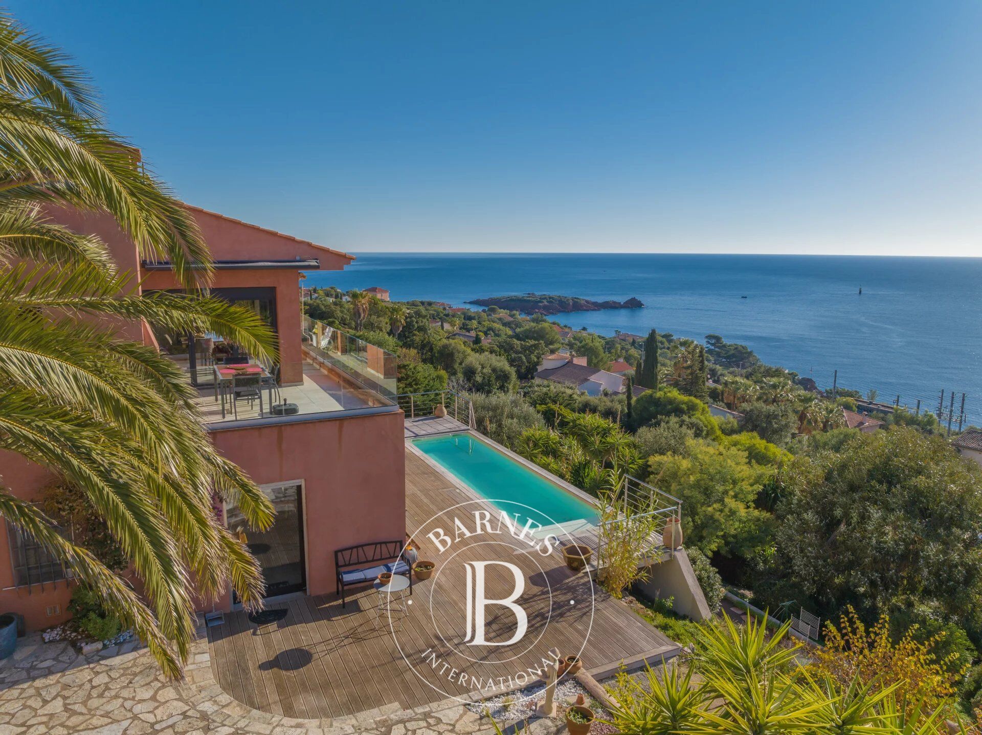 SAINT-RAPHAËL - VILLA RÉNOVÉE AVEC VUE MER PANORAMIQUE - picture 2