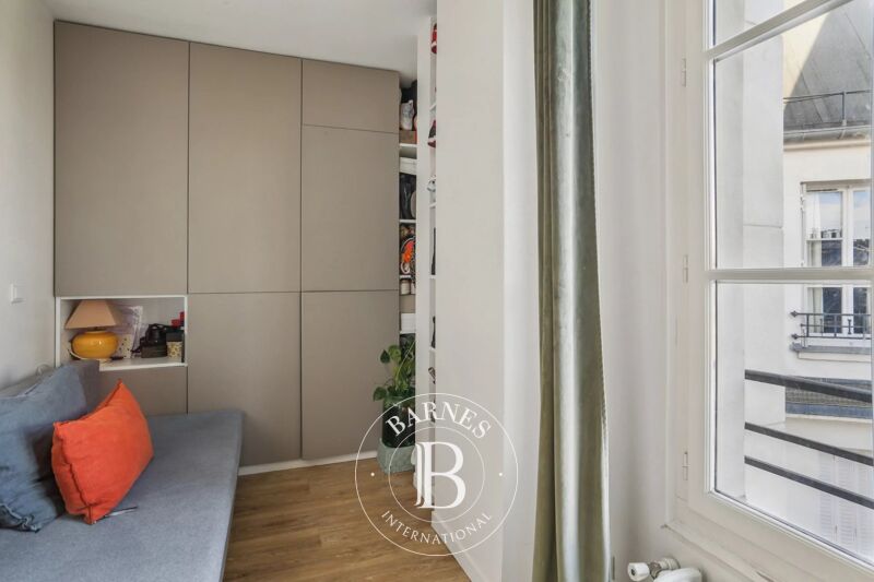 Paris 7 - Champ de Mars - Studio en dernier étage - Ascenseur - Calme et lumineux