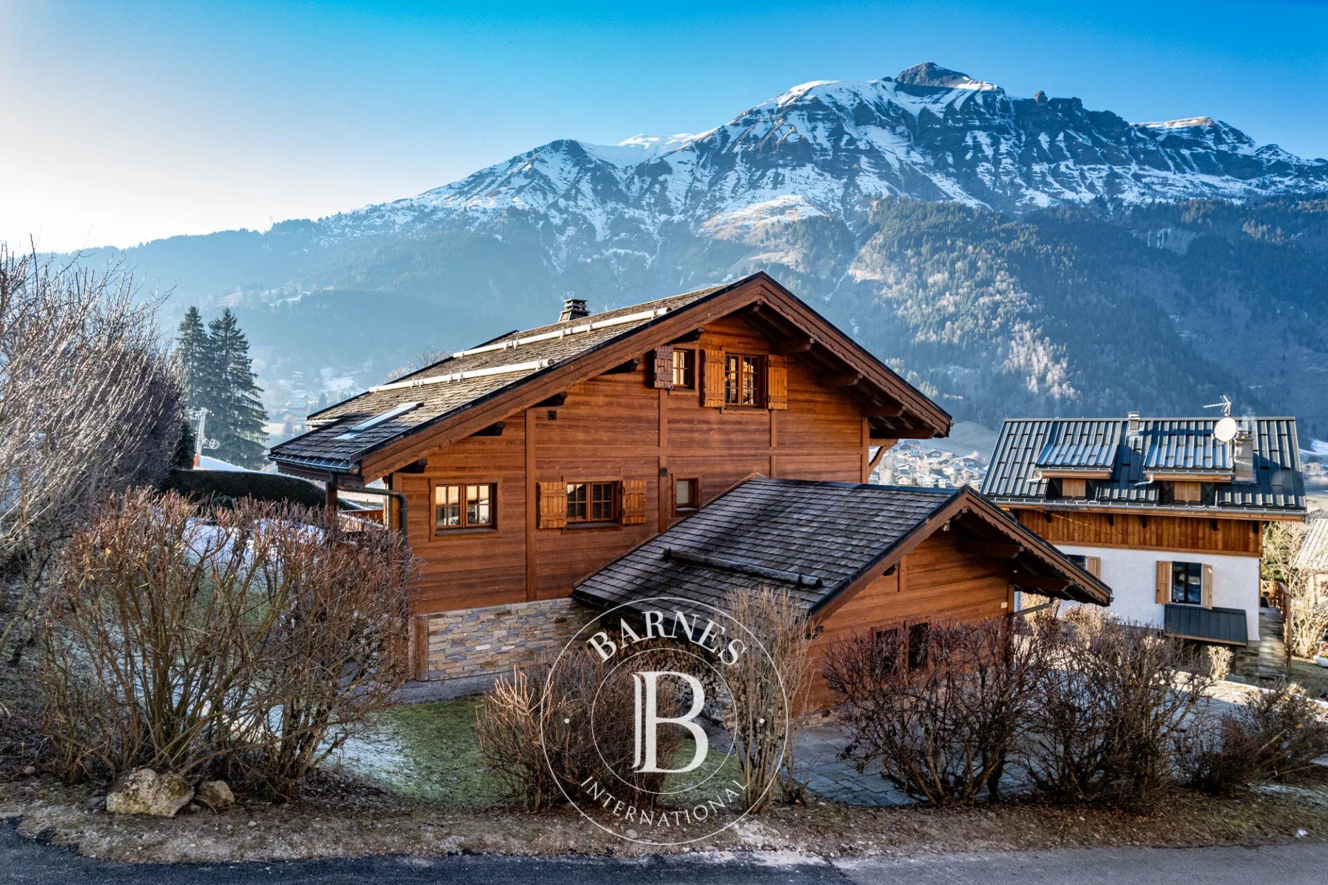 BARNES SAINT-GERVAIS – STUNNING SKI-IN/SKI-OUT CHALET -ALPINE ELEGANCE AT THE FOOT OF THE SLOPES - picture 1