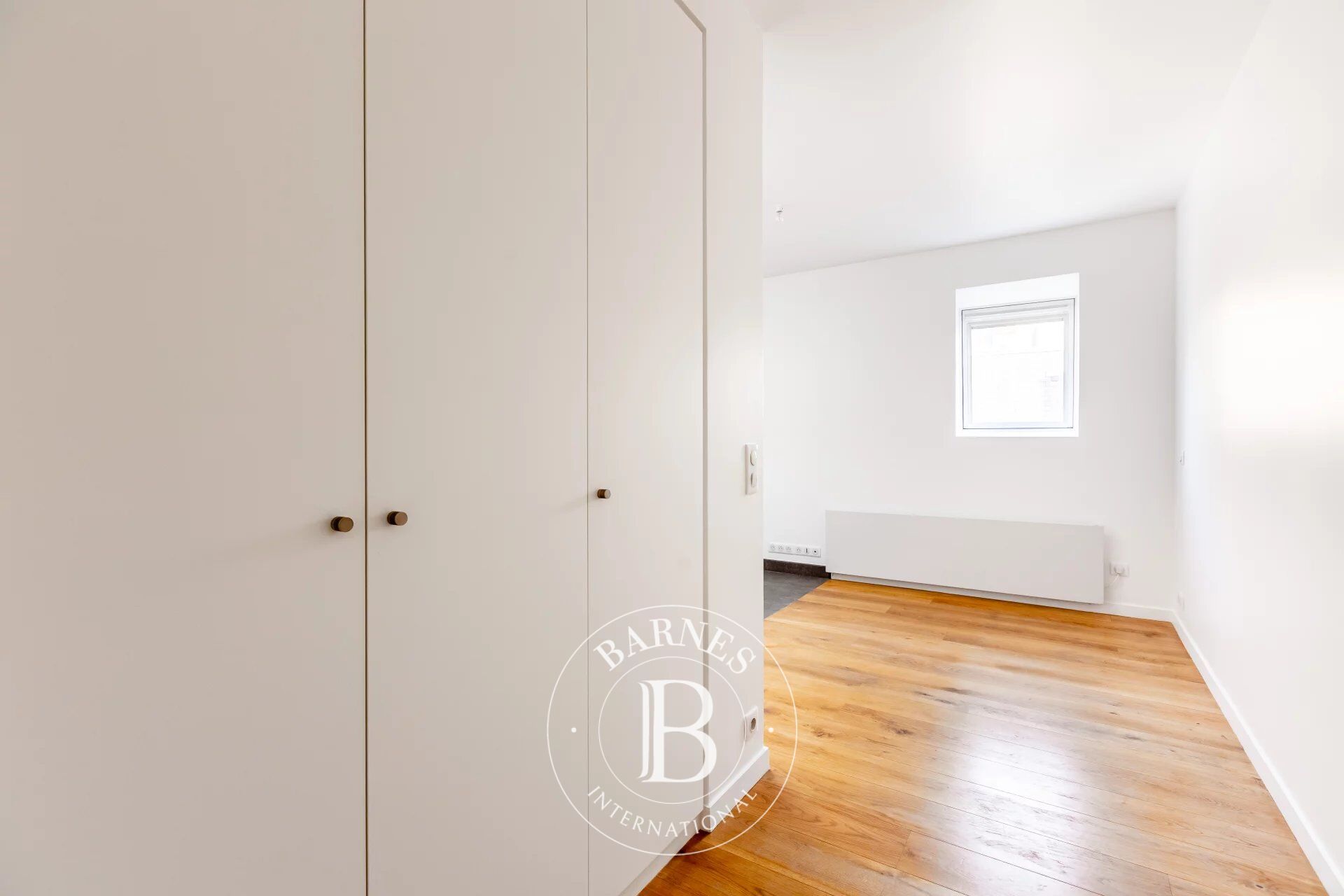 PARIS 8 - TRIANGLE D'OR - Studio rénové - picture 2