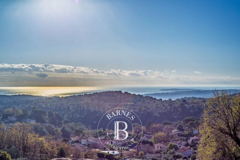 Vence – Propiedad de prestigio con vistas panorámicas al mar, piscina y centro a pie