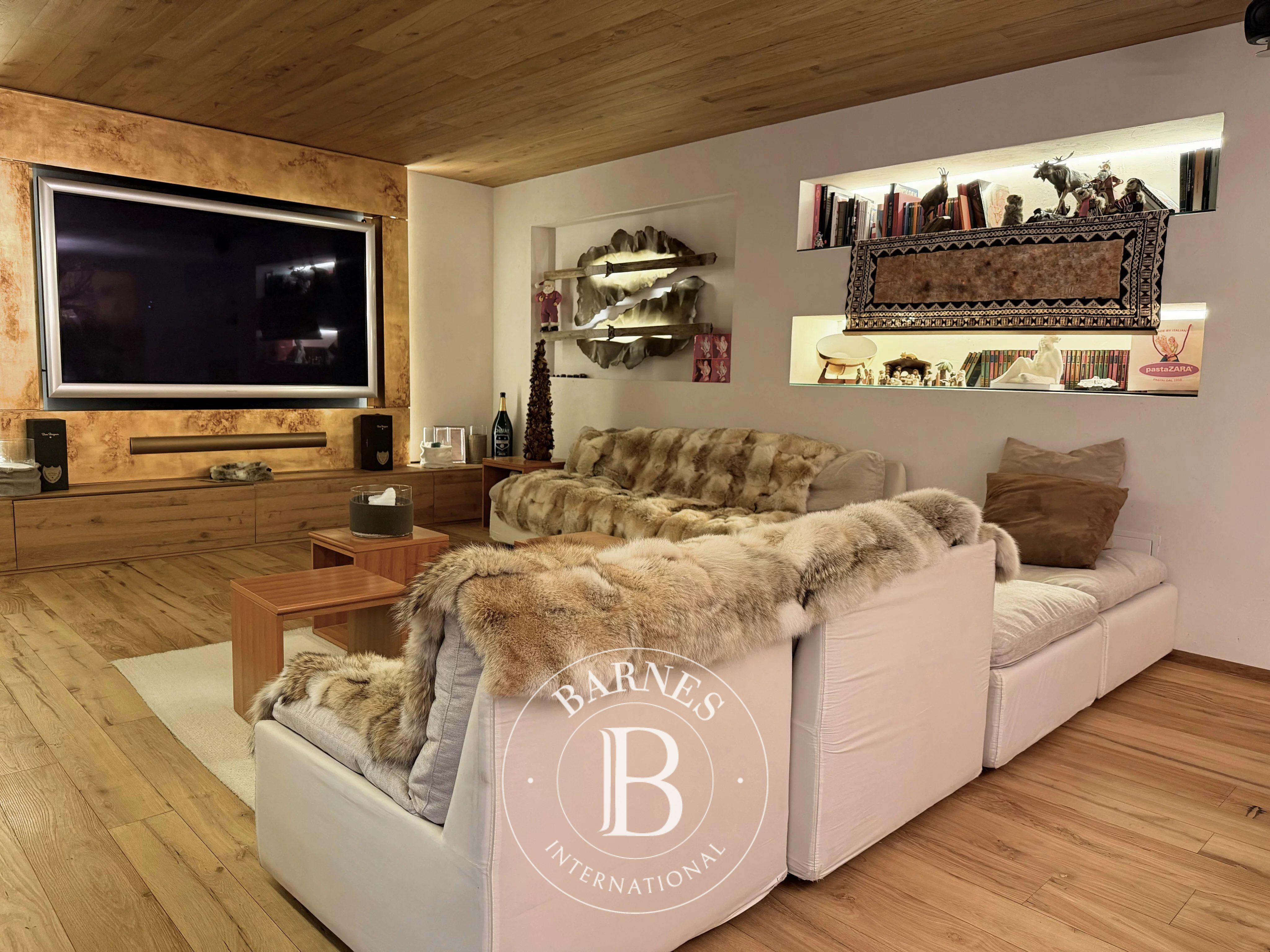 Chalet a la Villa - picture 1