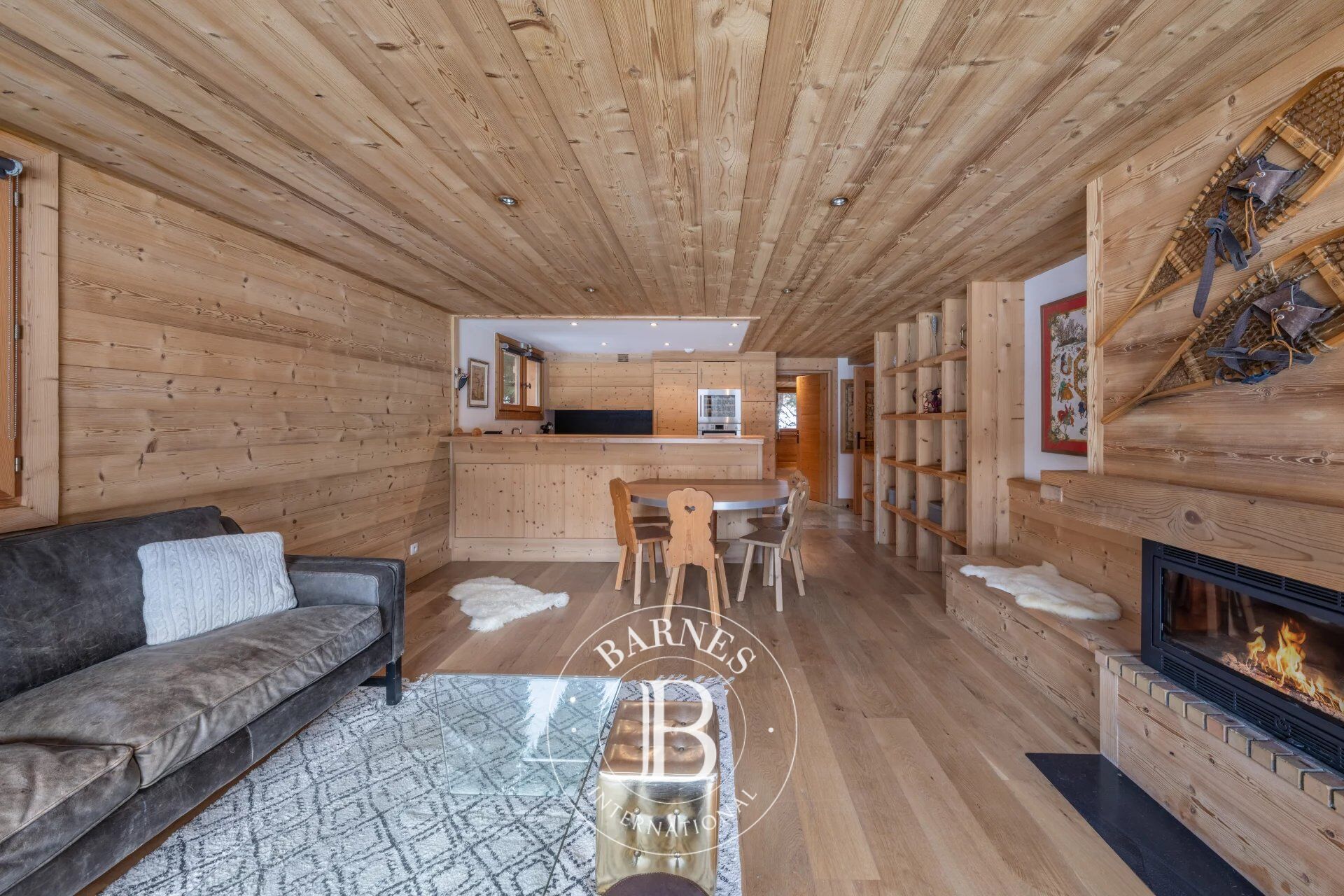 EXCLUSIVITÉ – MEGÈVE CENTRE– APPARTEMENT 3 CHAMBRES EN REZ-DE-JARDIN, SECTEUR DU CALVAIRE - picture 2