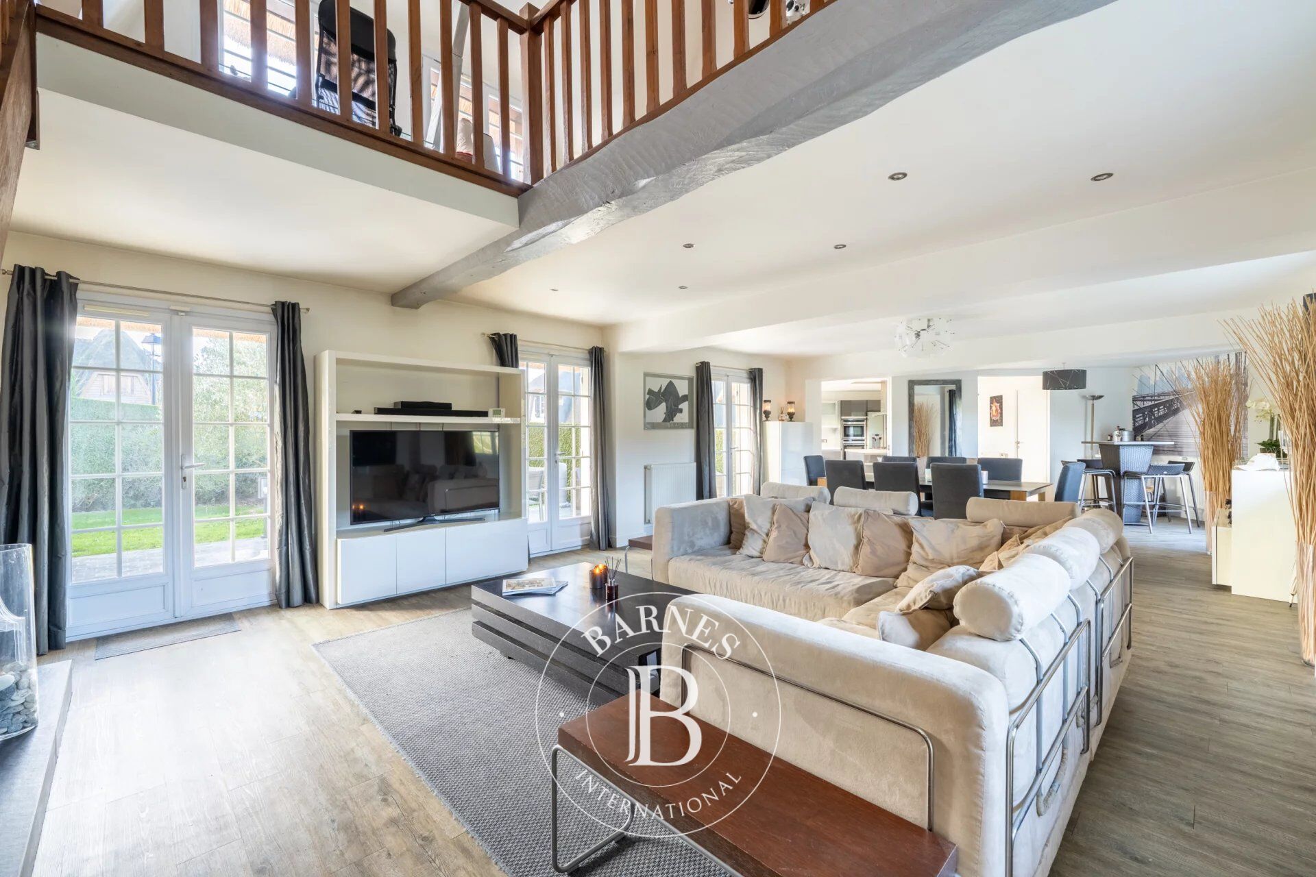 Elegant, charming thatched cottage between Septeuil and Thoiry - picture 1