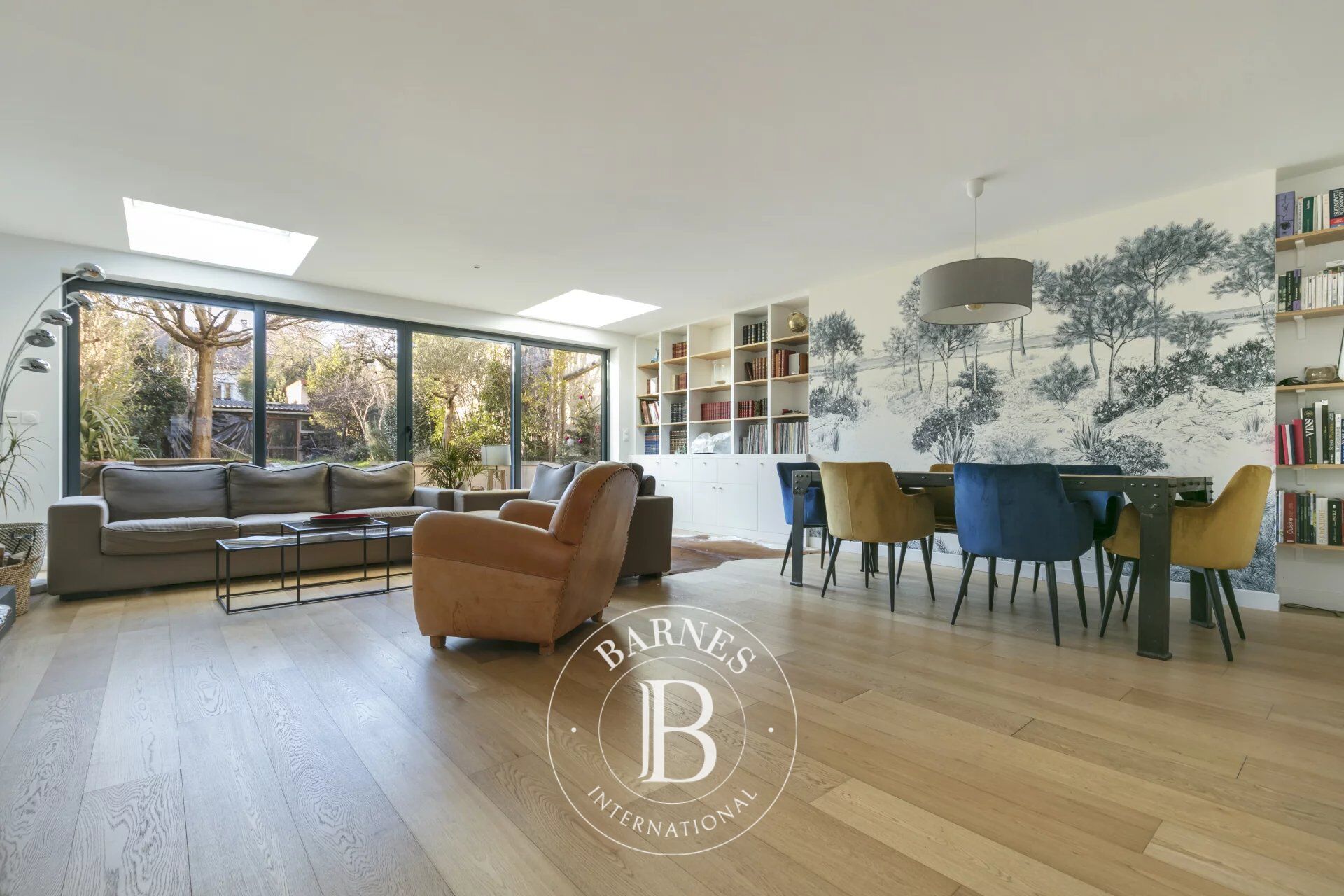 SURESNES -  BELLE MAISON FAMILIALE AVEC JARDIN - picture 3