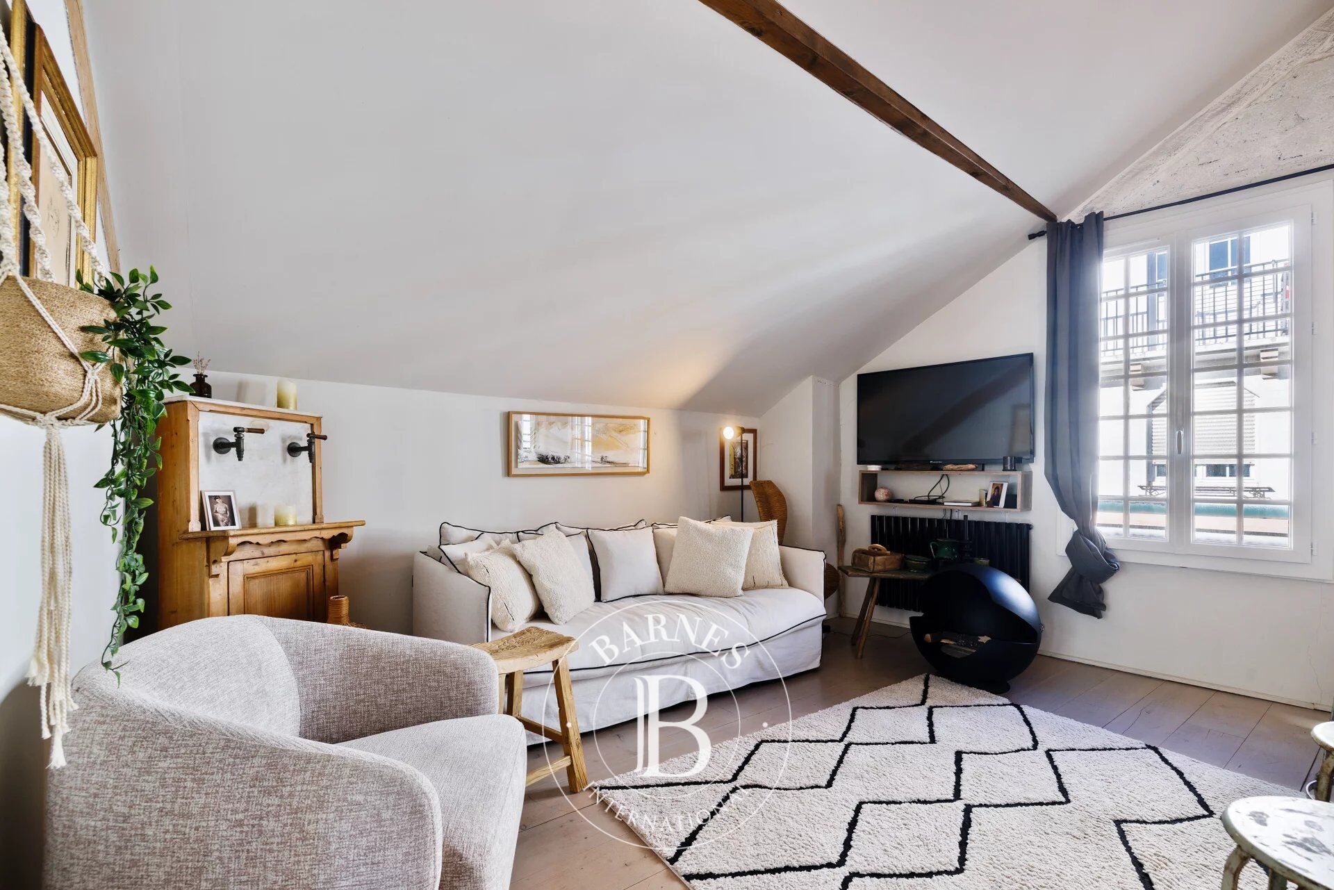 BIARRITZ SAINT CHARLES, TOP-FLOOR APARTMENT - picture 2